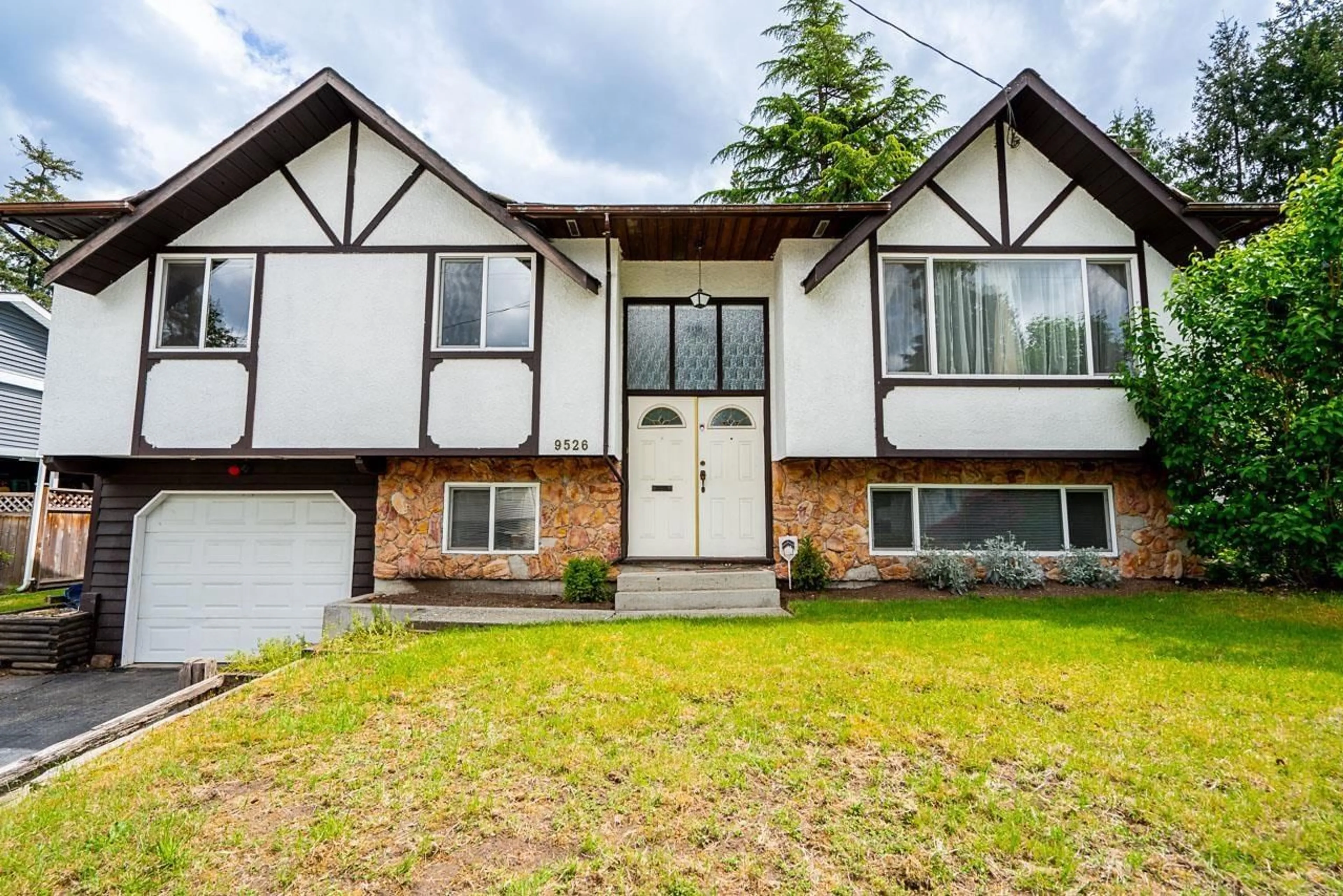 Home with vinyl exterior material, street for 9526 117, Delta British Columbia V4C6C1