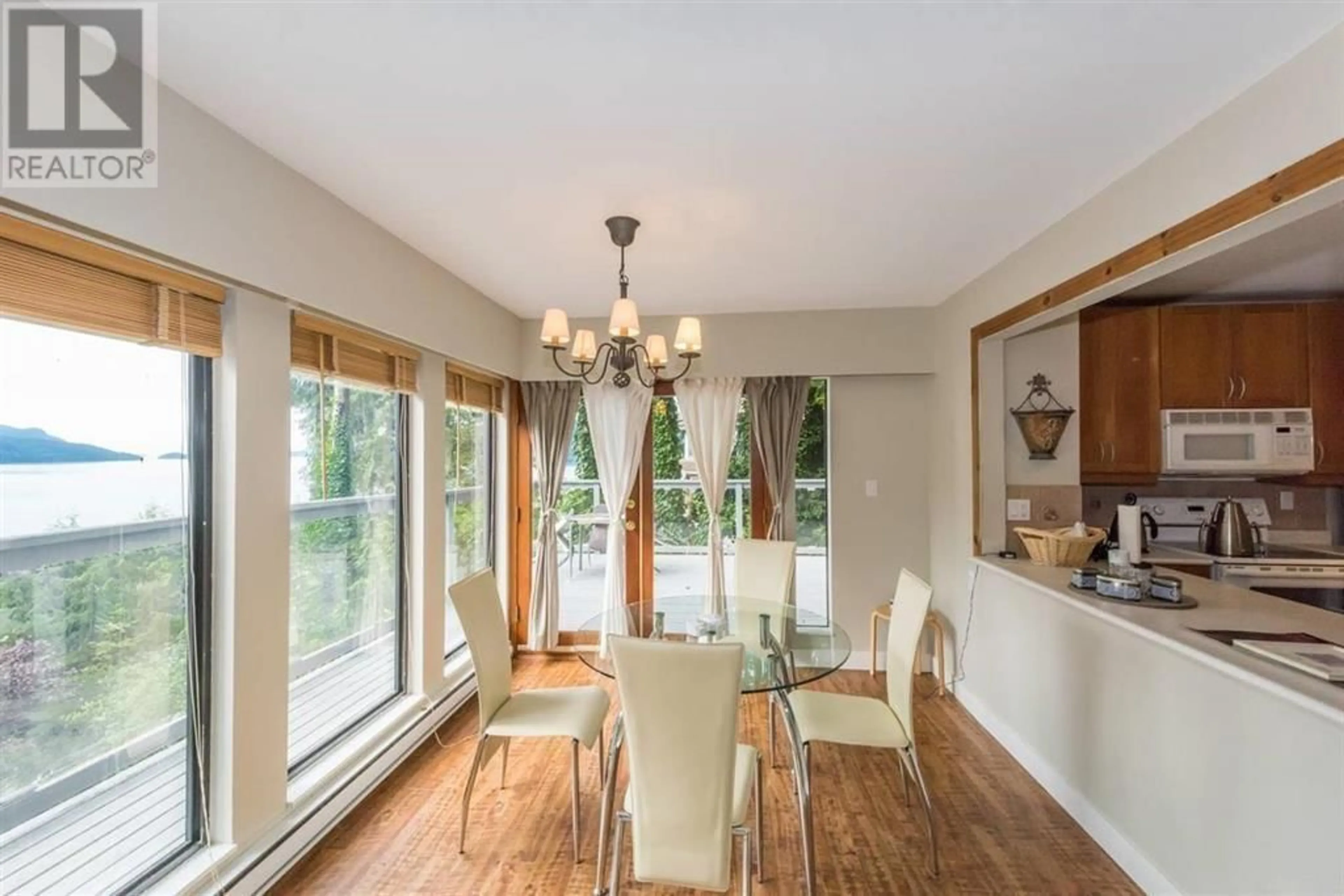 Dining room, wood/laminate floor for 430 BAYVIEW ROAD, West Vancouver British Columbia V0N2E0
