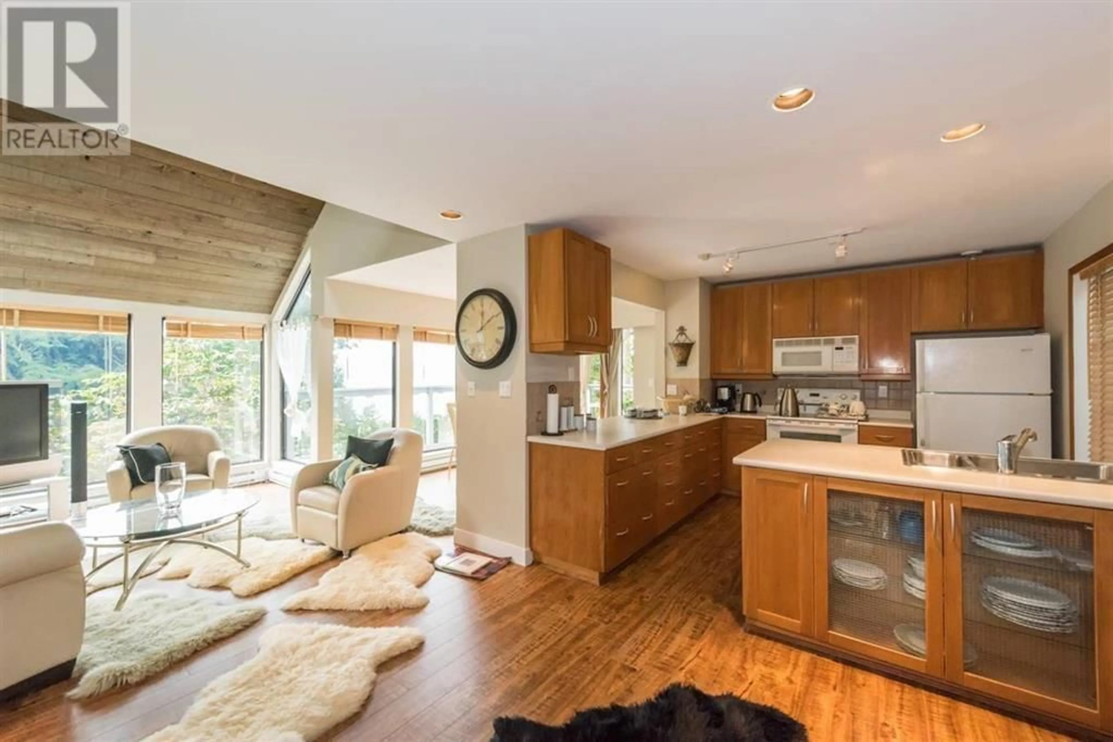 Open concept kitchen, wood/laminate floor for 430 BAYVIEW ROAD, West Vancouver British Columbia V0N2E0