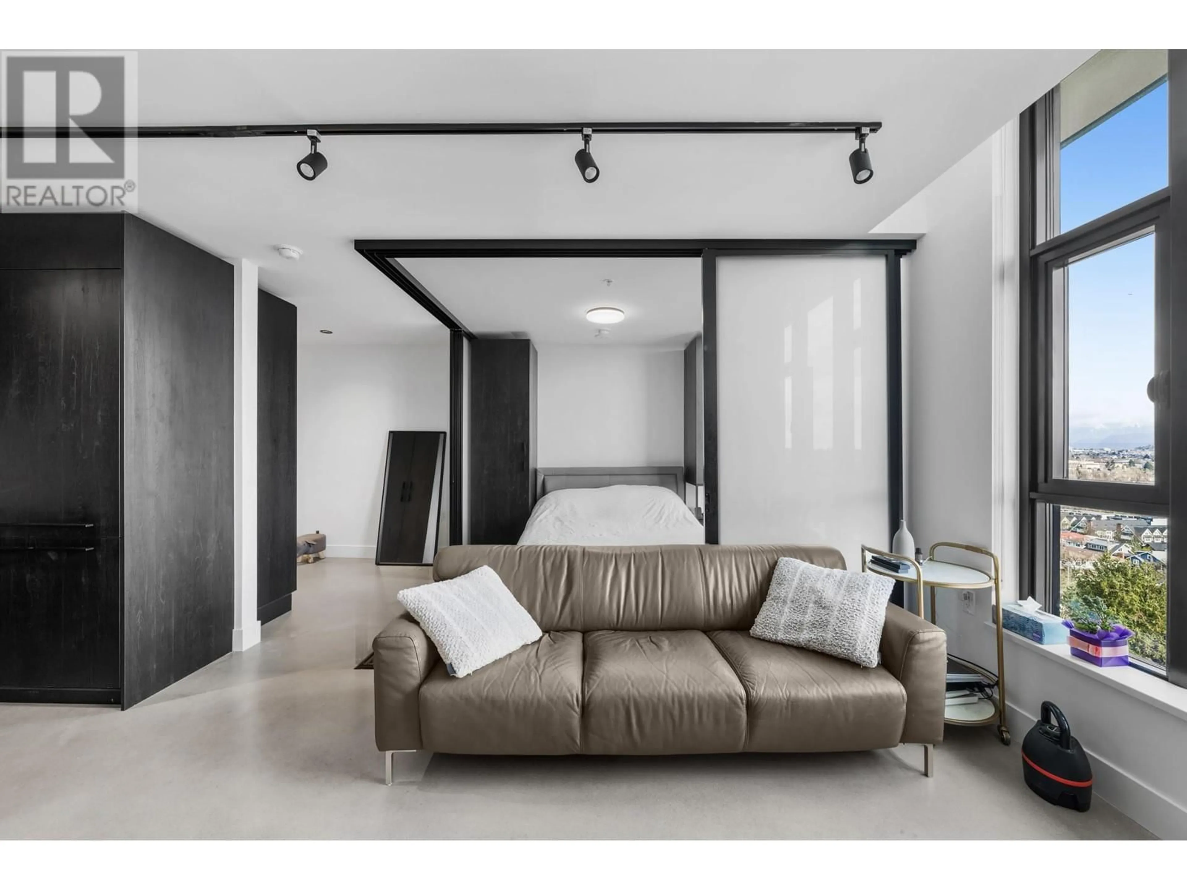 Living room with furniture, unknown for 1308 - 3996 DUMFRIES STREET, Vancouver British Columbia V5N0J1