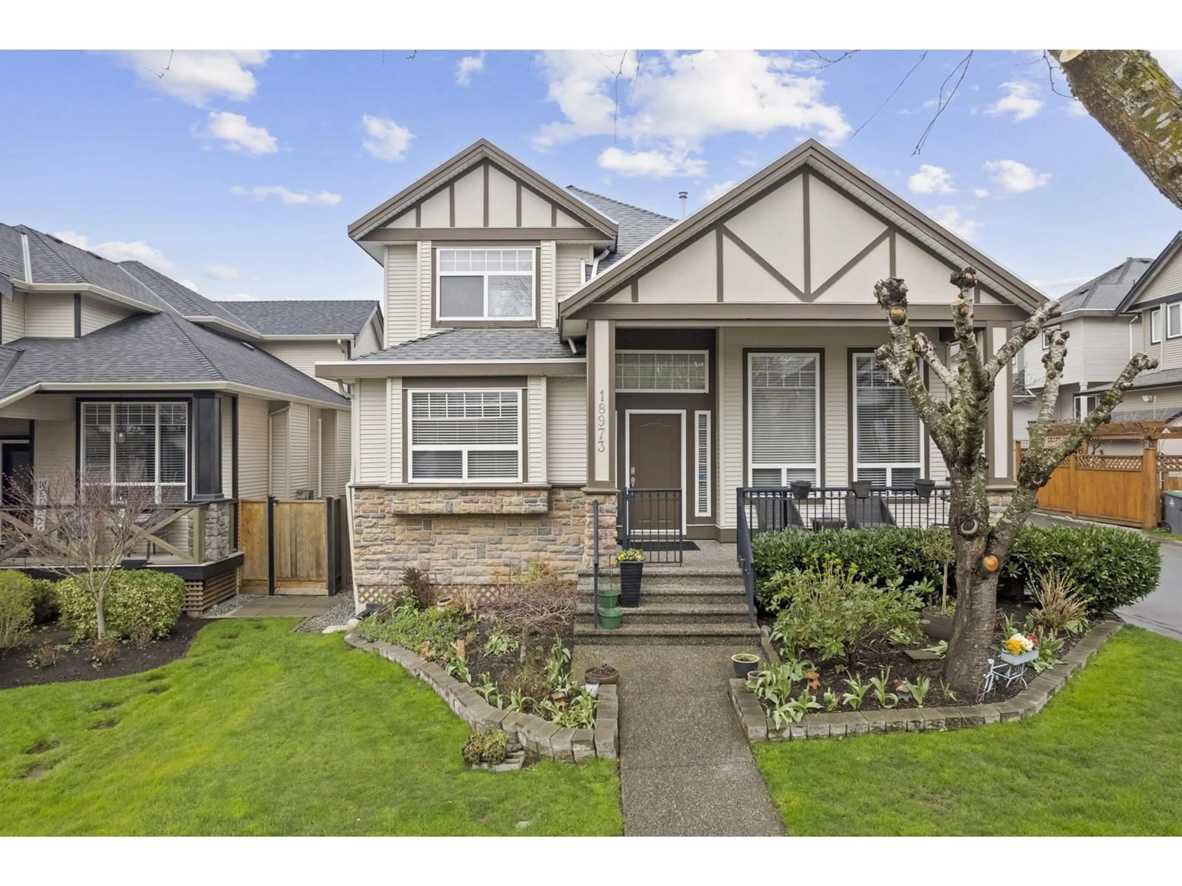 Home with vinyl exterior material, street for 18973 70B, Surrey British Columbia V4N5N9