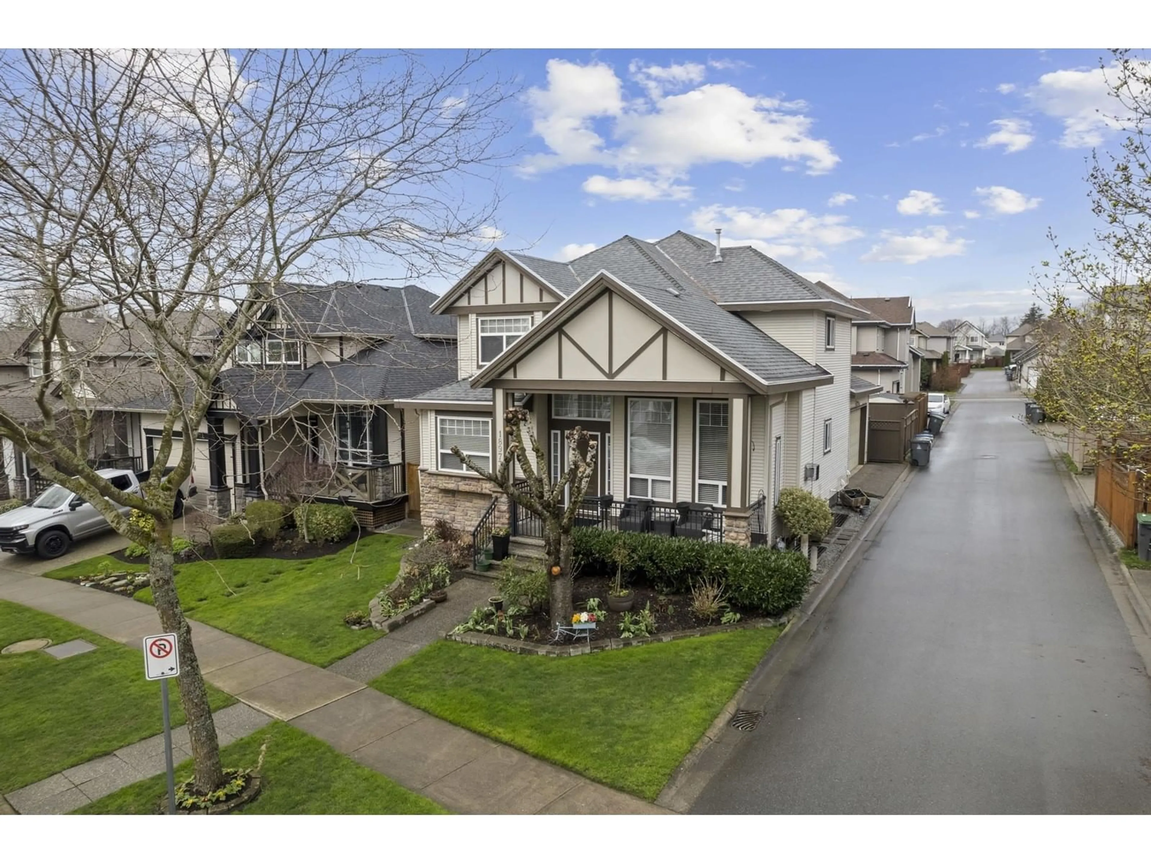 A pic from outside/outdoor area/front of a property/back of a property/a pic from drone, street for 18973 70B, Surrey British Columbia V4N5N9