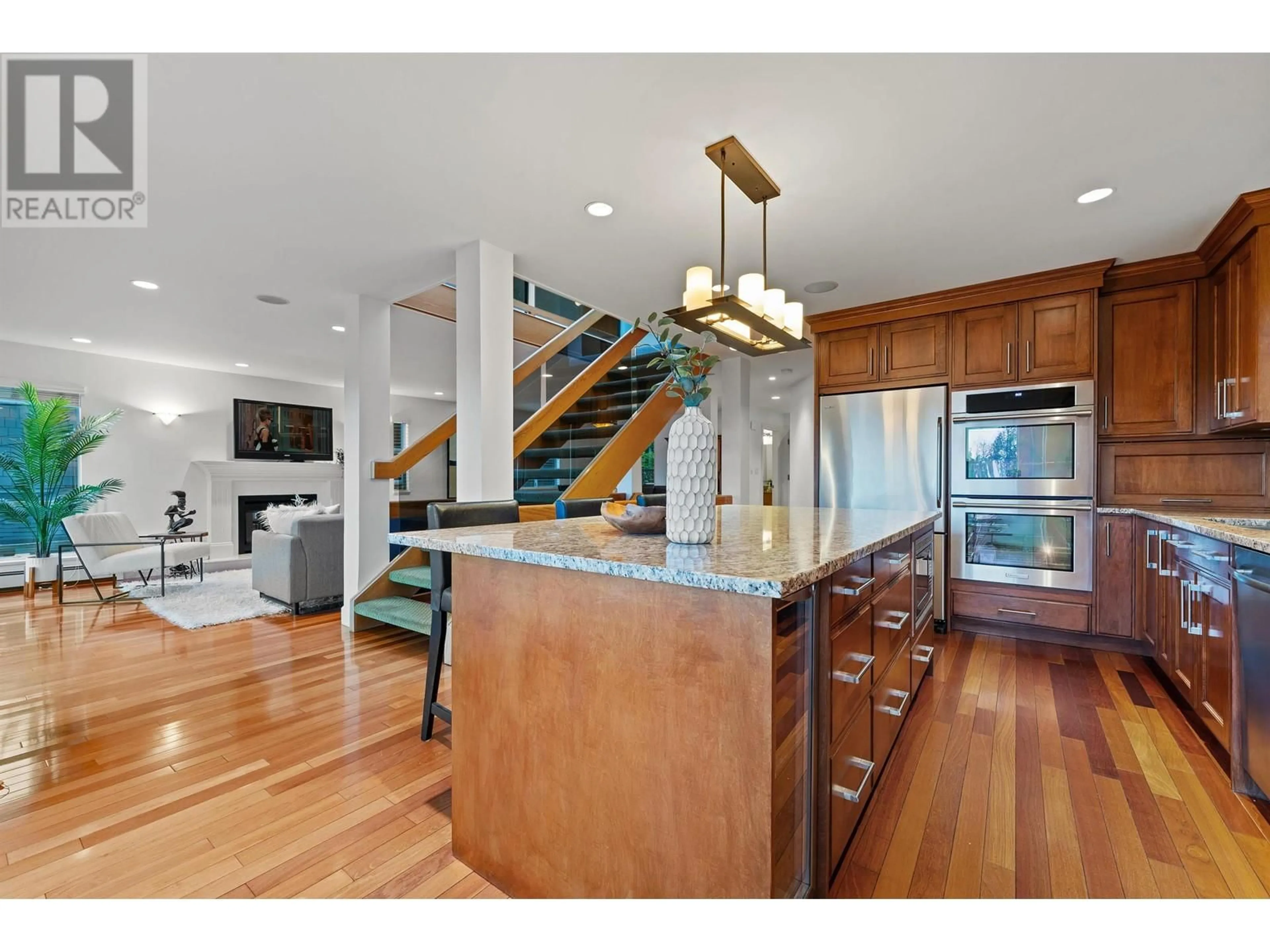 Open concept kitchen, unknown for 460 21ST STREET, North Vancouver British Columbia V7L3C2