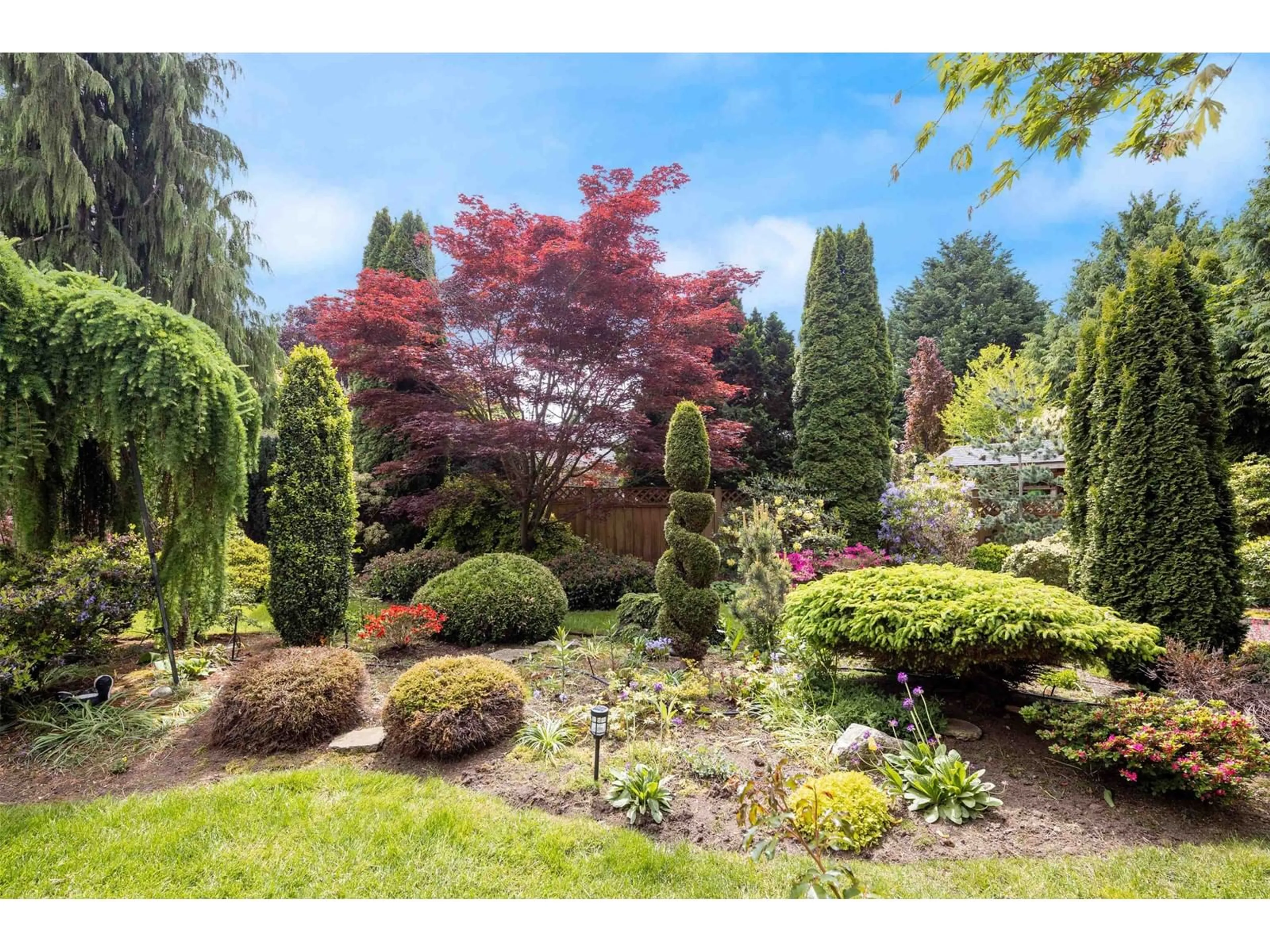 A pic from outside/outdoor area/front of a property/back of a property/a pic from drone, unknown for 12986 20, Surrey British Columbia V4A1Y9