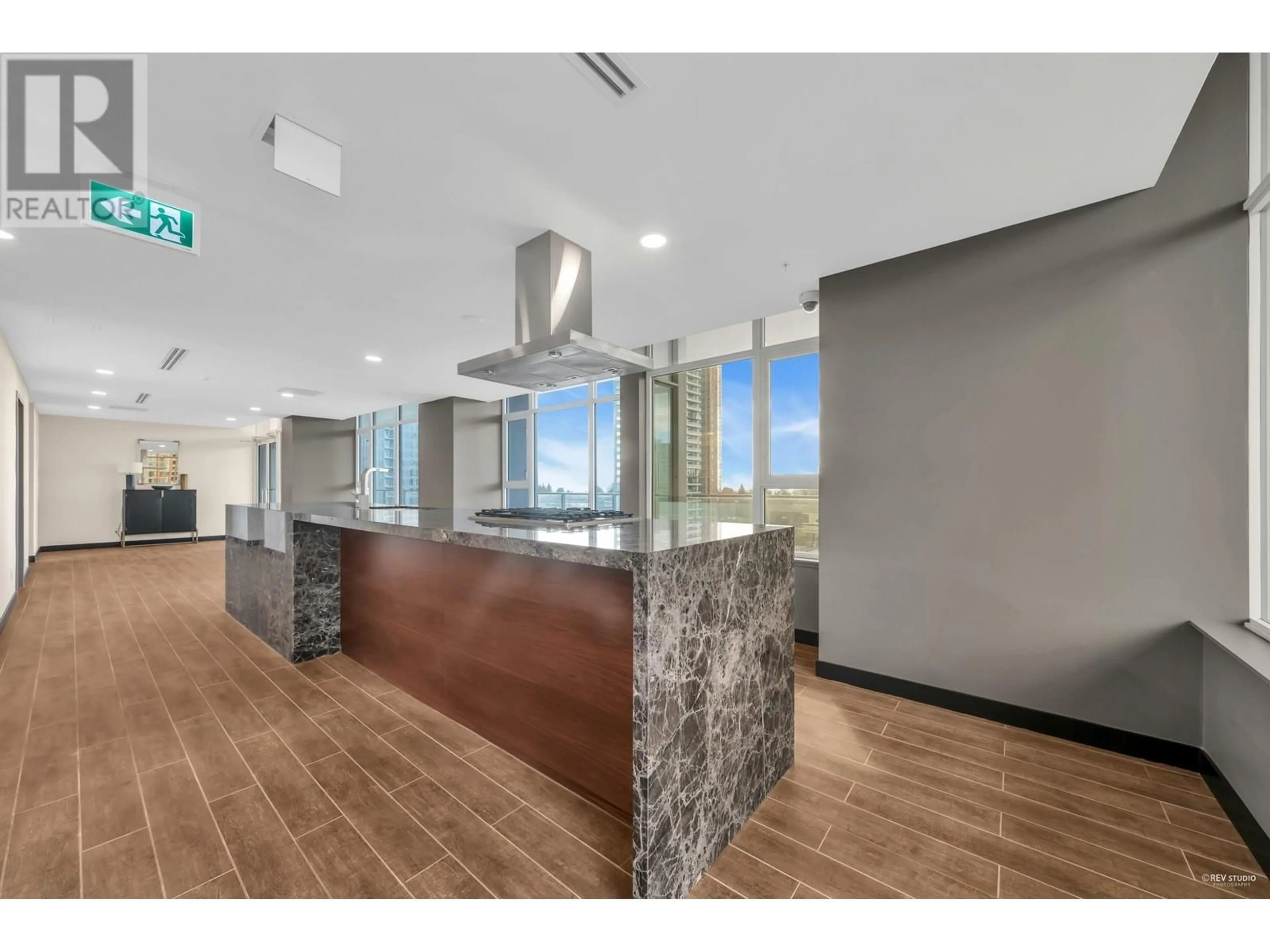 Open concept kitchen, ceramic/tile floor for 4003 - 6383 MCKAY AVENUE, Burnaby British Columbia V5H0H8