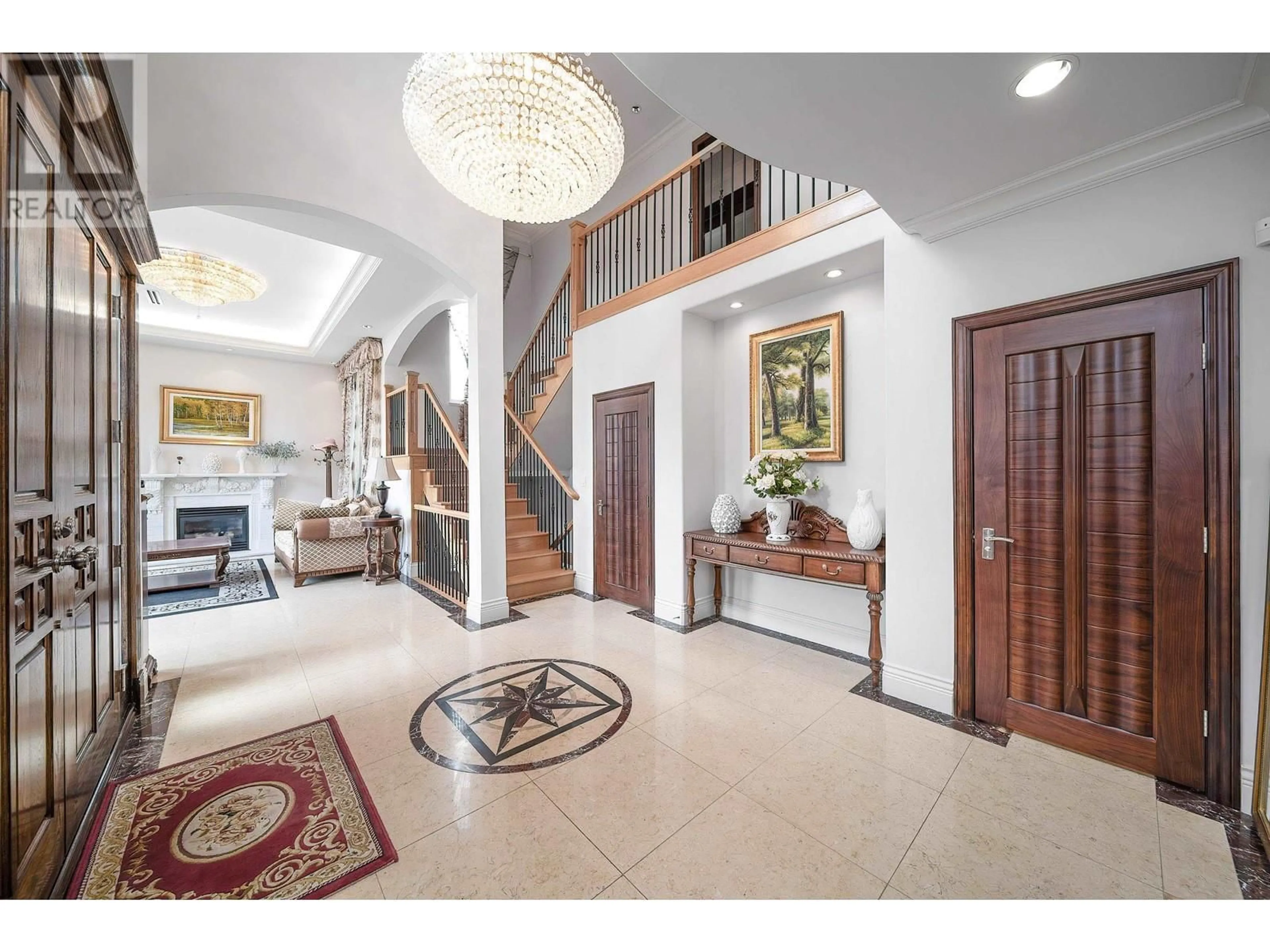 Indoor foyer for 7353 UNION STREET, Burnaby British Columbia V5A1J1