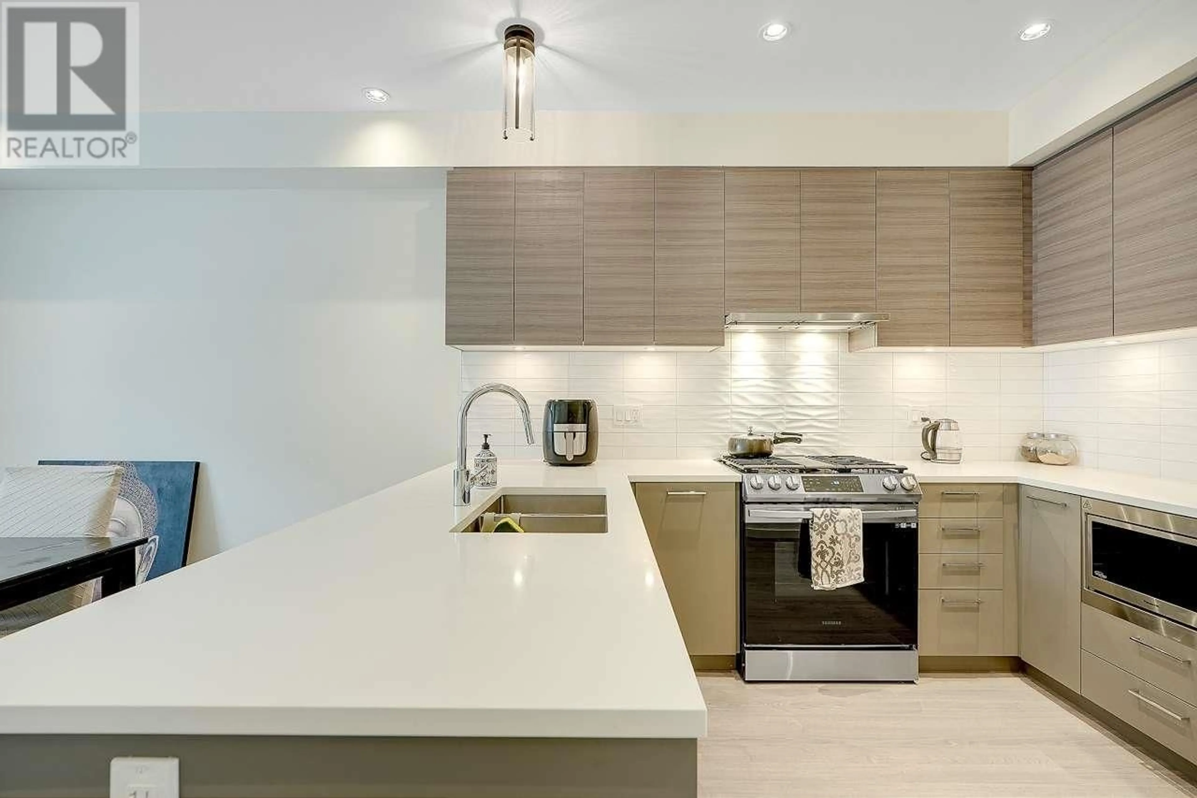 Contemporary kitchen, unknown for 4 - 629 SOUTH DYKE ROAD, New Westminster British Columbia V3M0N3