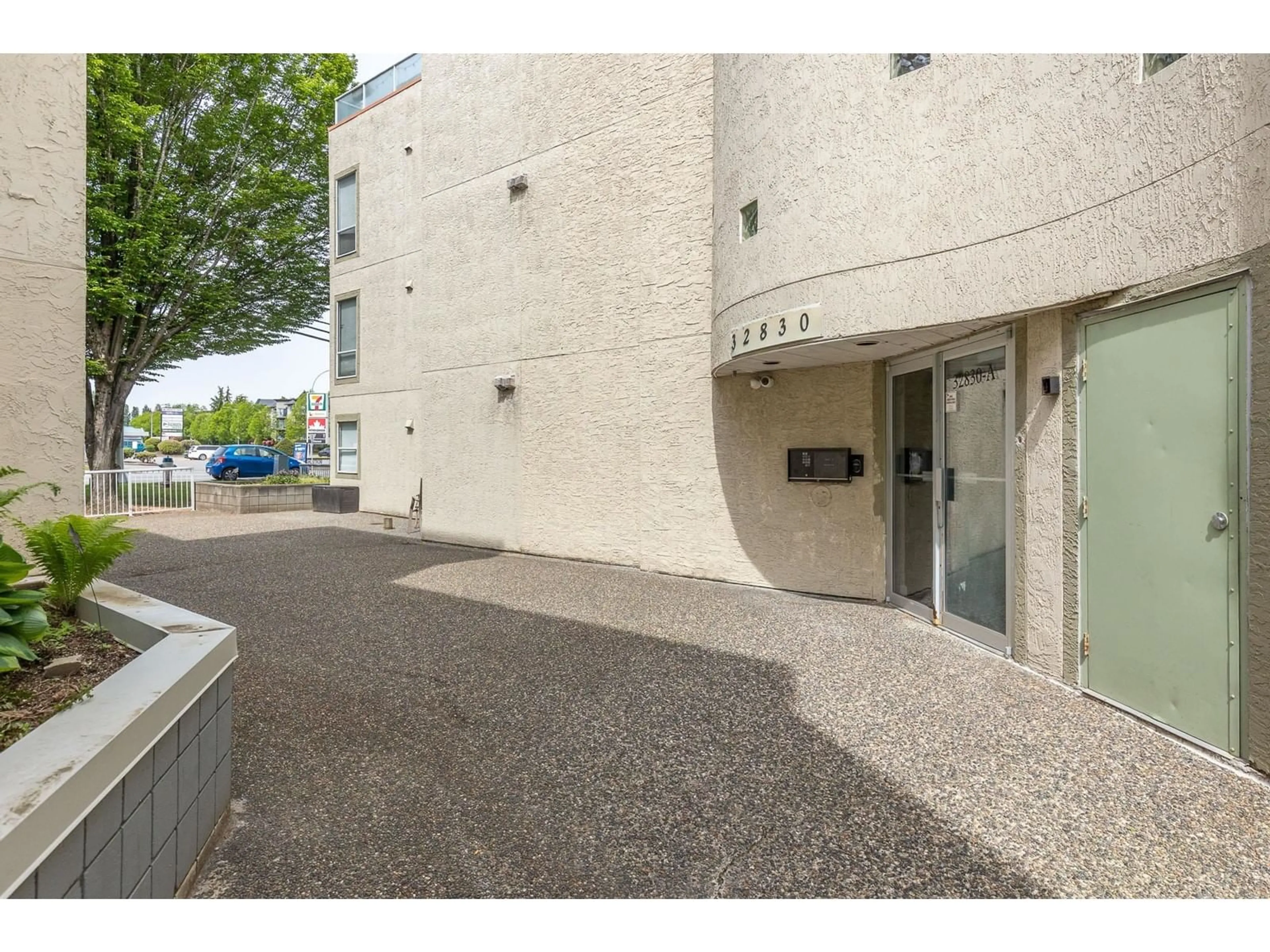 Indoor foyer for 339 - 32830 GEORGE FERGUSON, Abbotsford British Columbia V2S7K1