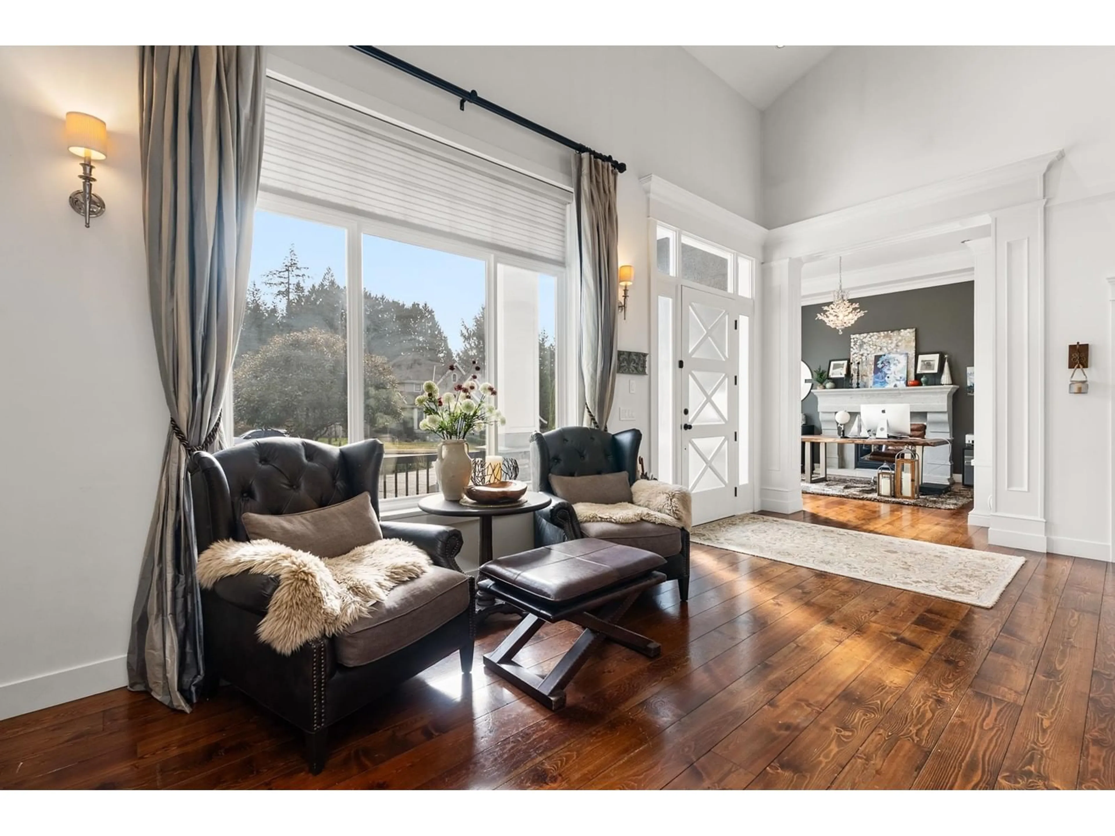 Living room with furniture, wood/laminate floor for 14433 33A, Surrey British Columbia V4P3N5