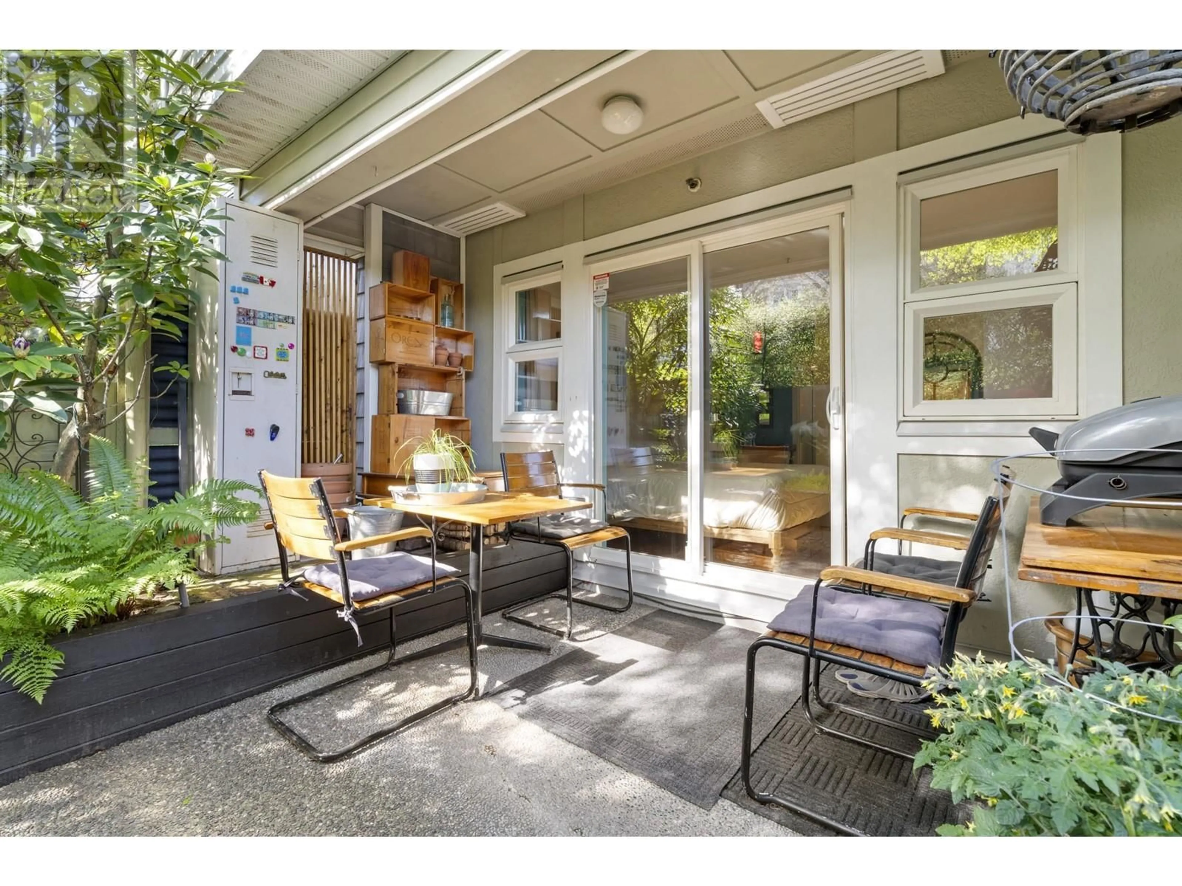 Patio, street for 102 - 2110 YORK AVENUE, Vancouver British Columbia V6K1C3