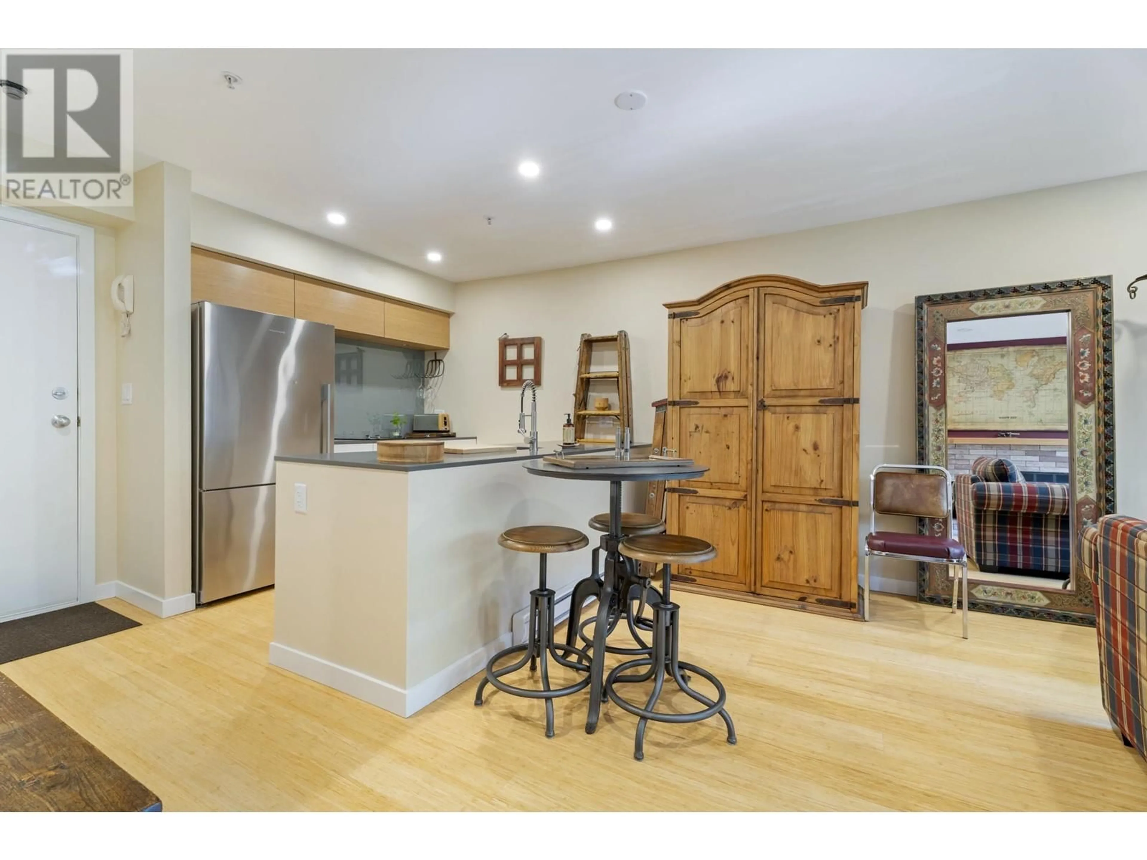 Open concept kitchen, unknown for 102 - 2110 YORK AVENUE, Vancouver British Columbia V6K1C3