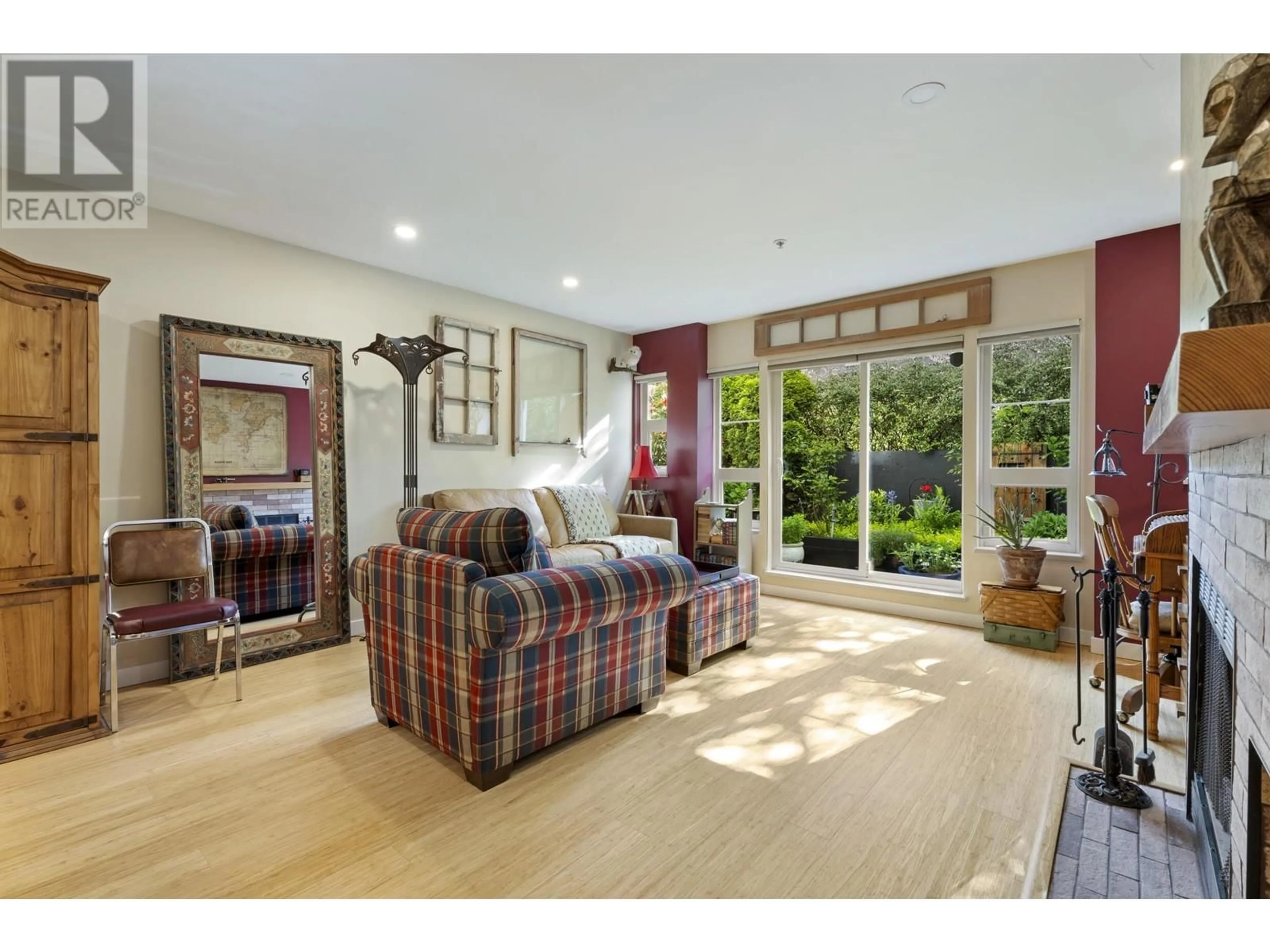 Living room with furniture, unknown for 102 - 2110 YORK AVENUE, Vancouver British Columbia V6K1C3
