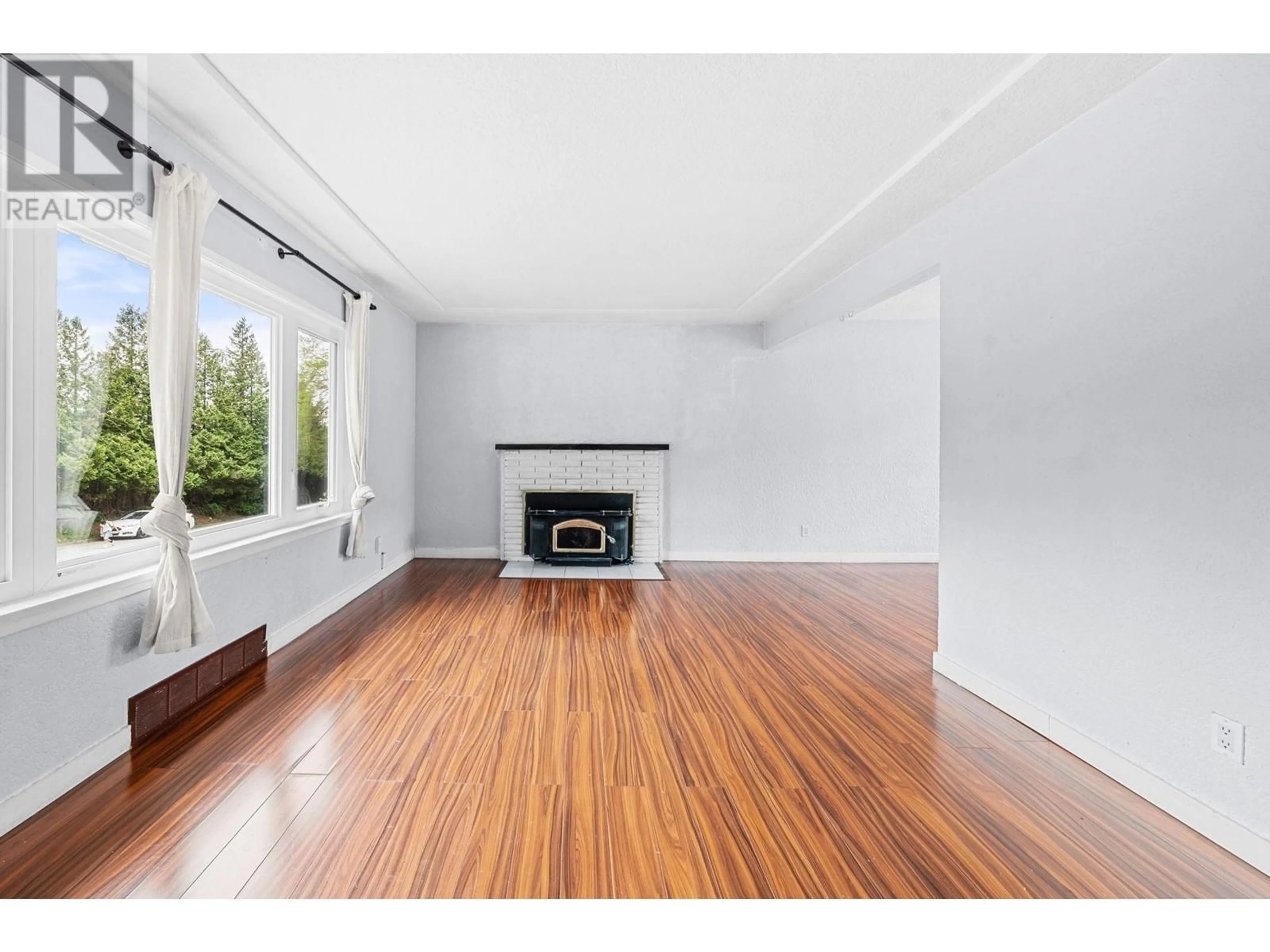 A pic of a room for 432 25TH STREET, North Vancouver British Columbia V7N2G2