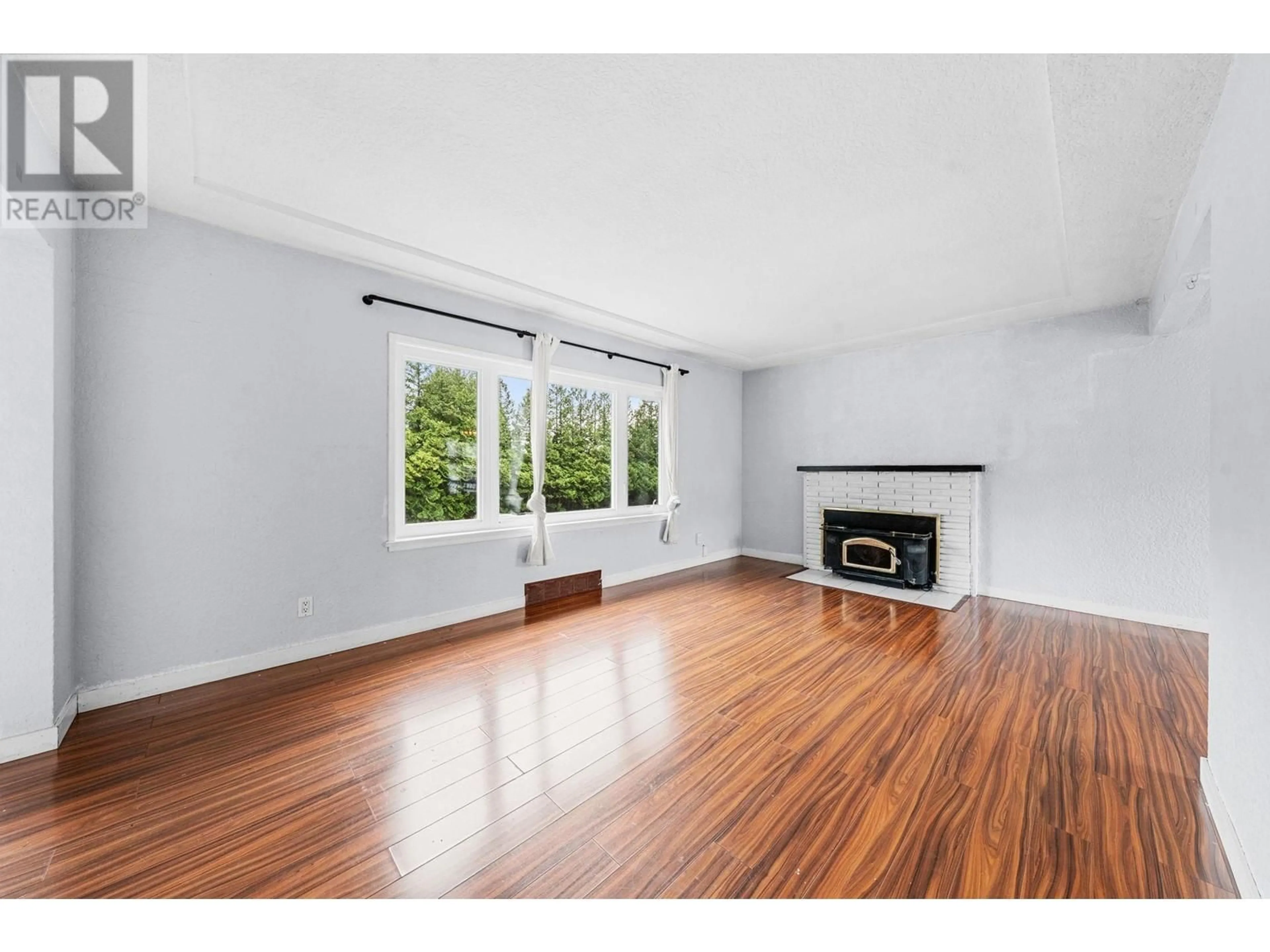 A pic of a room for 432 25TH STREET, North Vancouver British Columbia V7N2G2