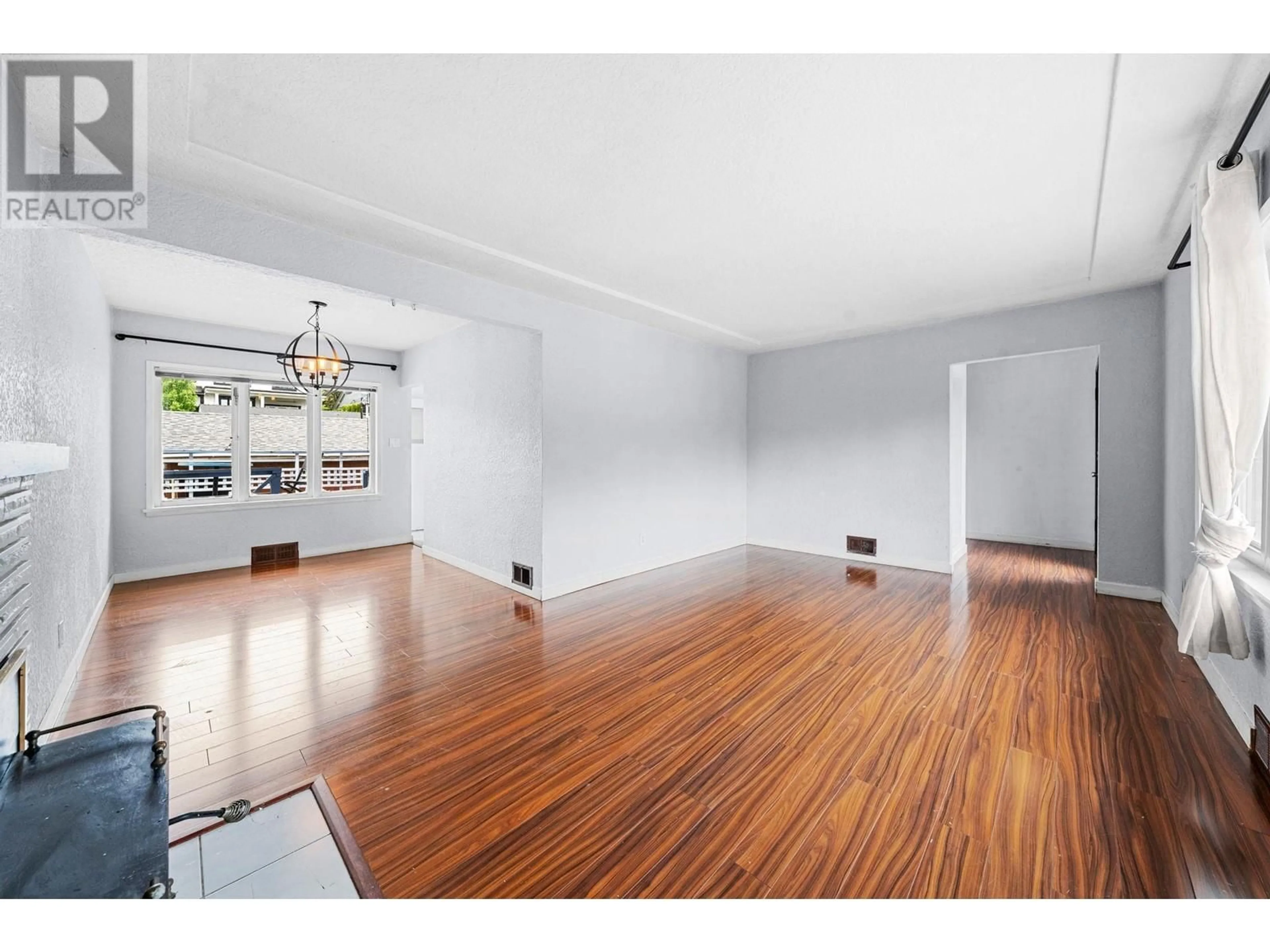 A pic of a room for 432 25TH STREET, North Vancouver British Columbia V7N2G2