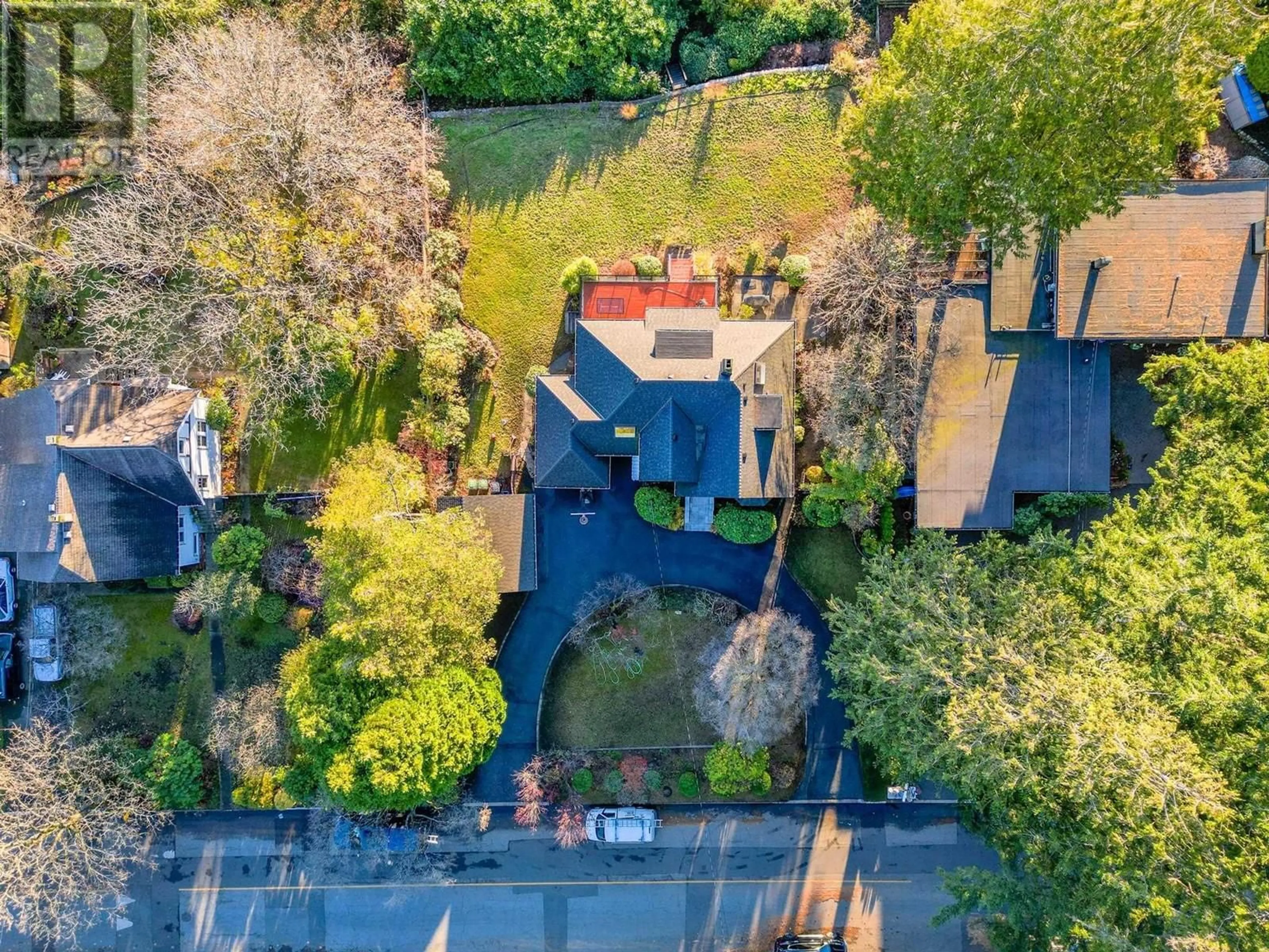 A pic from outside/outdoor area/front of a property/back of a property/a pic from drone, street for 1275 KEITH ROAD, North Vancouver British Columbia V7P1Y9