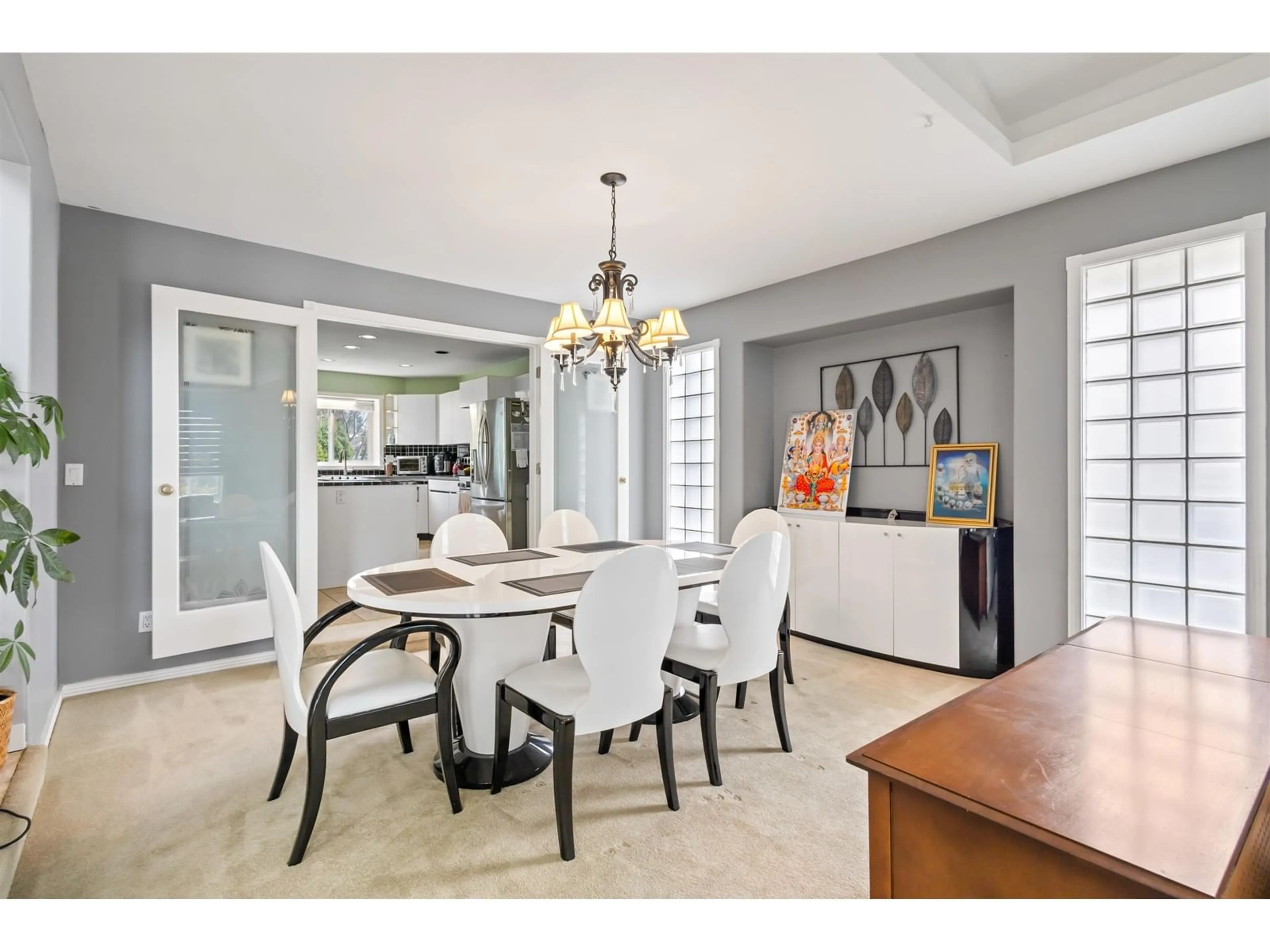 Dining room, ceramic/tile floor for 2016 MONTERAY, Abbotsford British Columbia V2S7S2