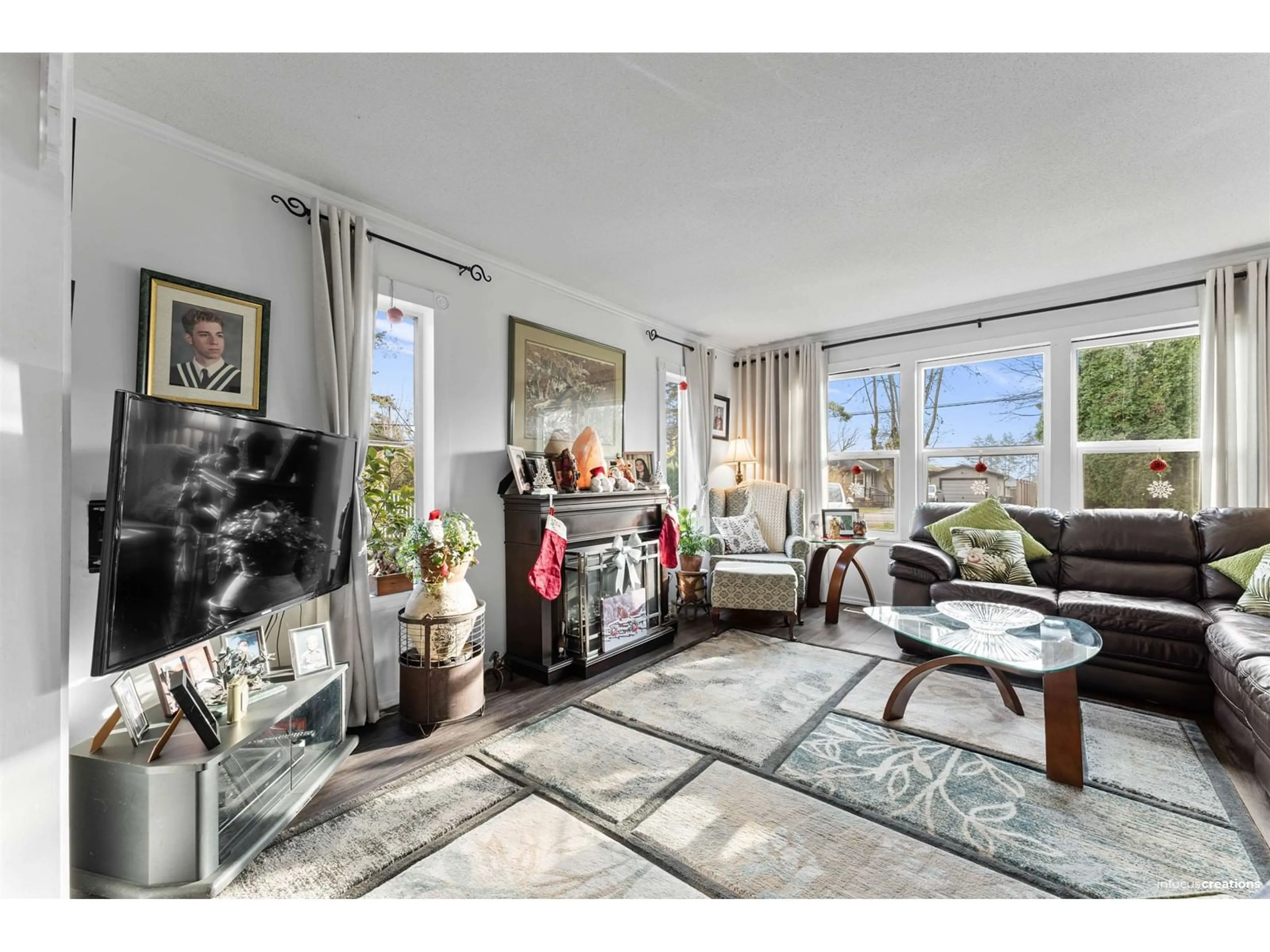 Living room with furniture, unknown for 17307 58, Surrey British Columbia V3S1K7