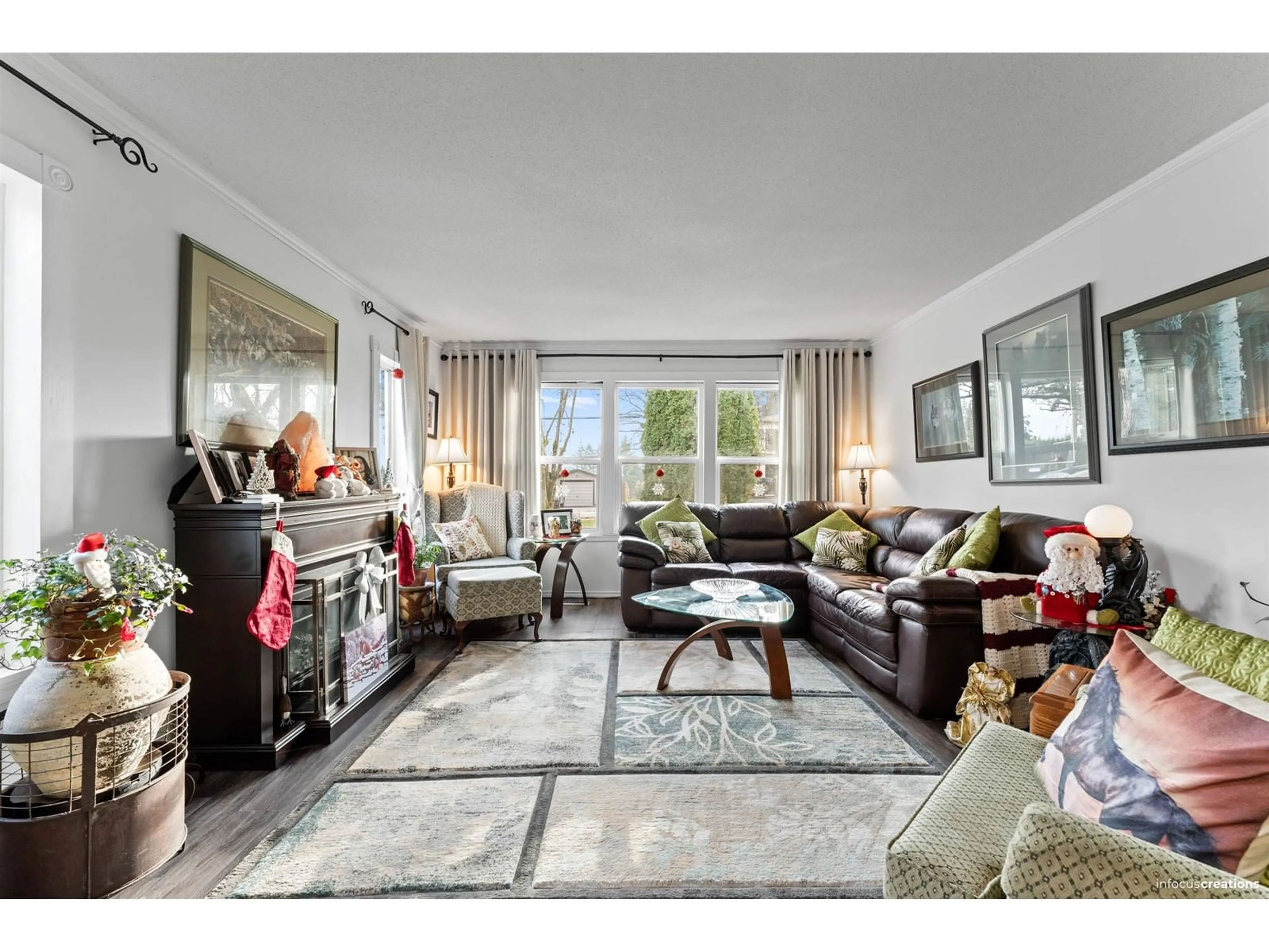Living room with furniture, unknown for 17307 58, Surrey British Columbia V3S1K7