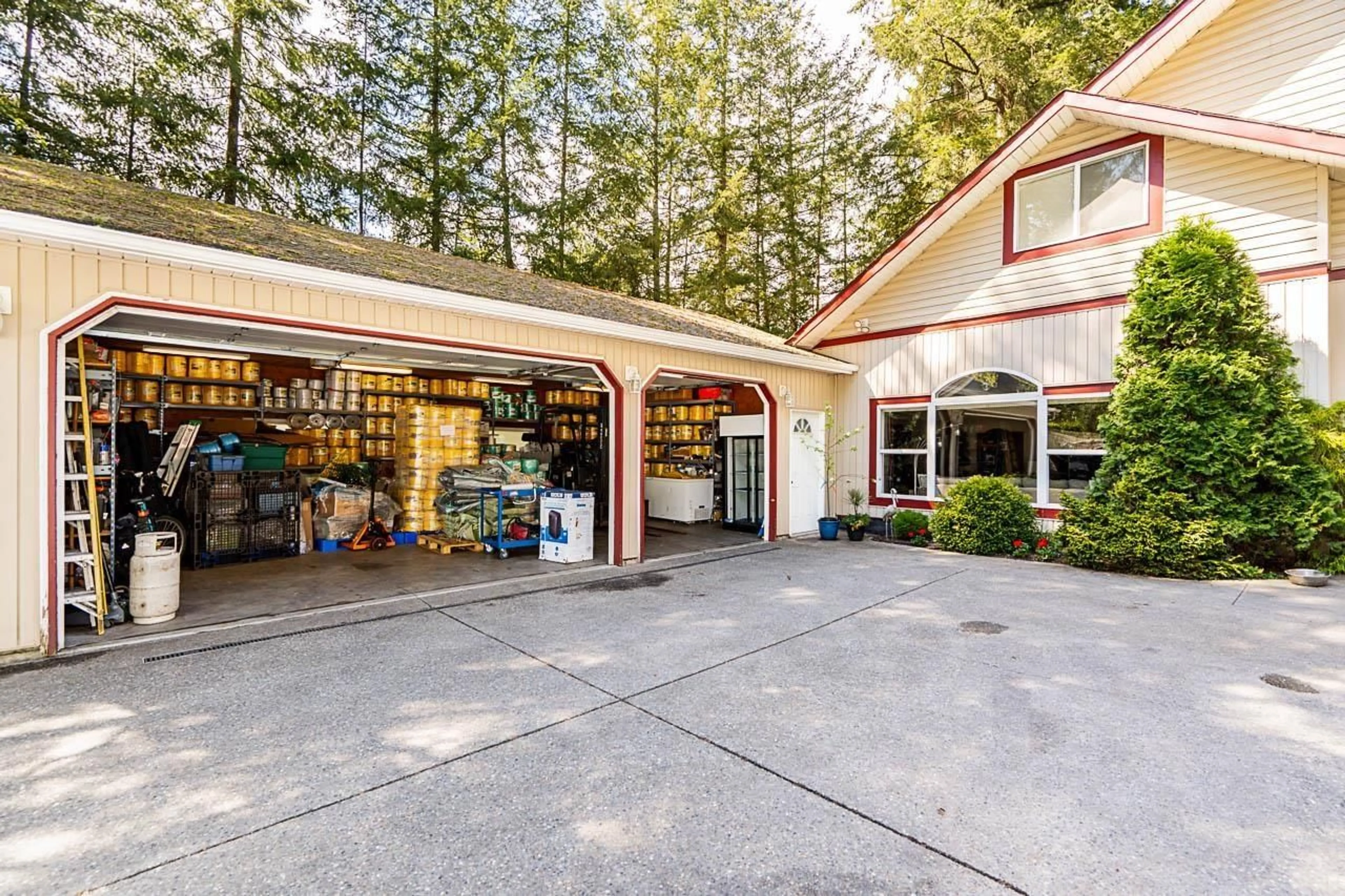 Indoor garage for 22899 14, Langley British Columbia V2Z2W8