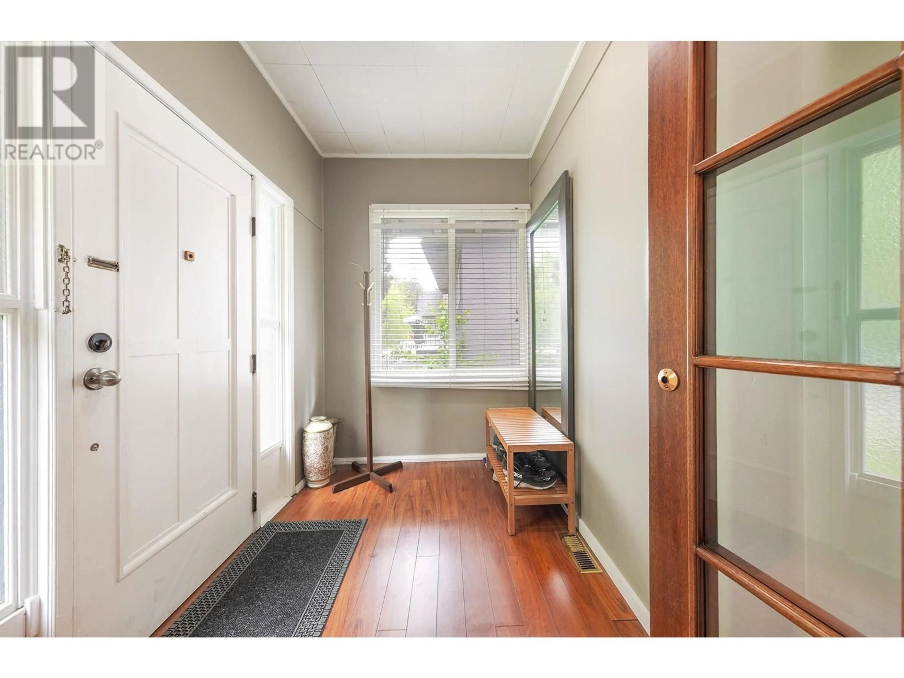 Indoor entryway for 2820 11TH AVENUE, Vancouver British Columbia V6K2M1