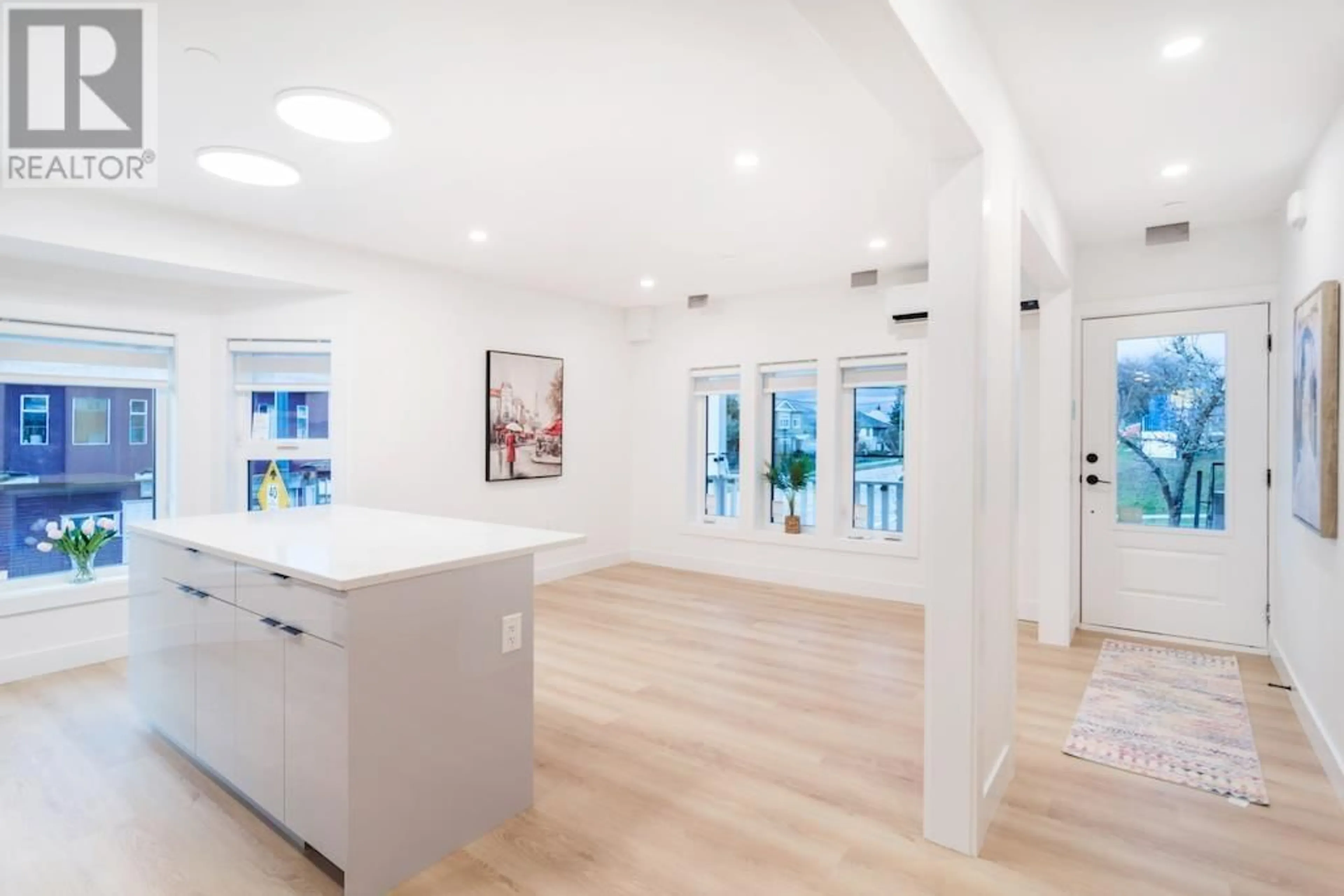 Unknown for 3304 WELLINGTON AVENUE, Vancouver British Columbia V5R4Y2