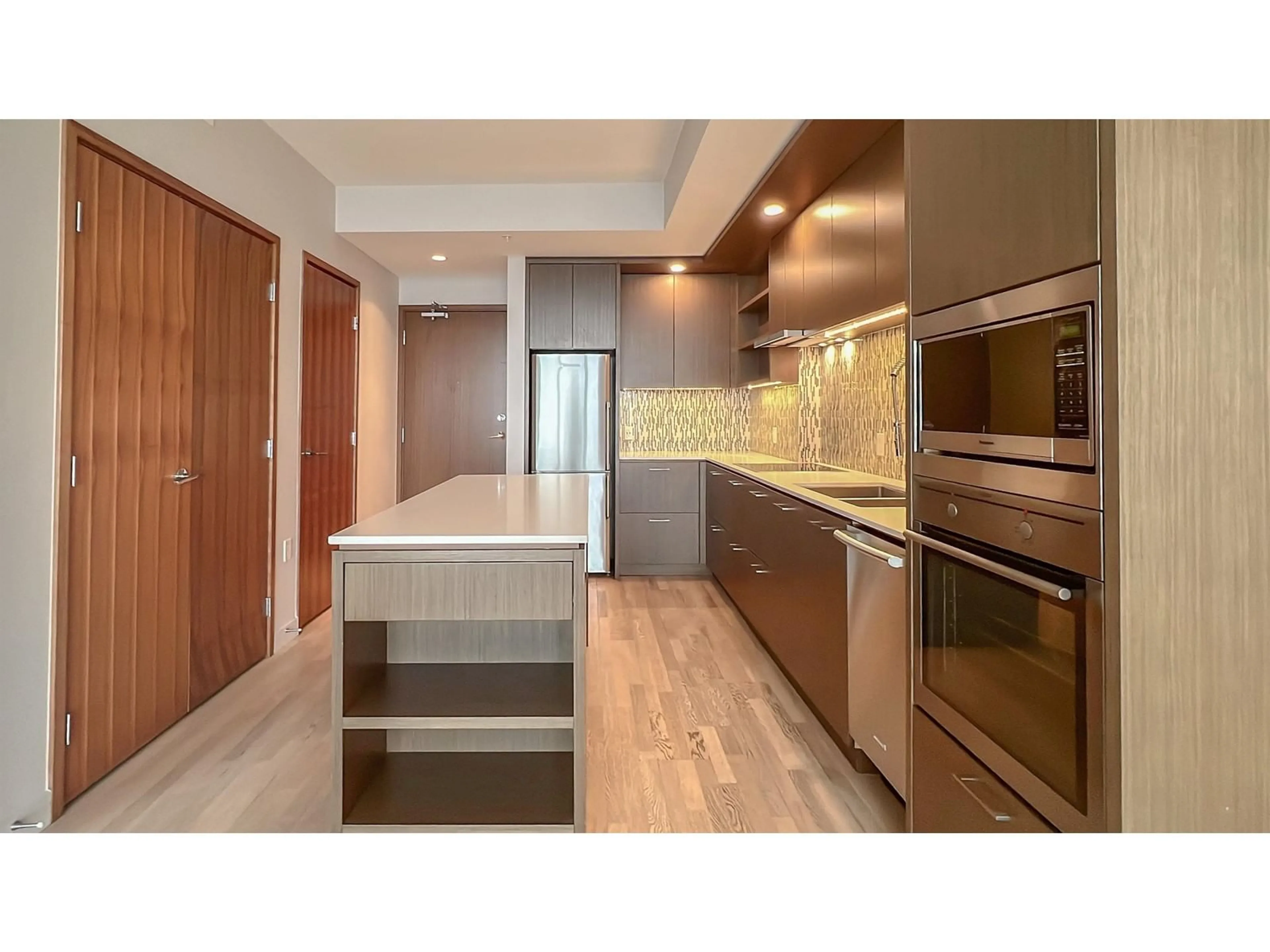 Contemporary kitchen, unknown for 4303 - 13495 CENTRAL, Surrey British Columbia V3T0K2