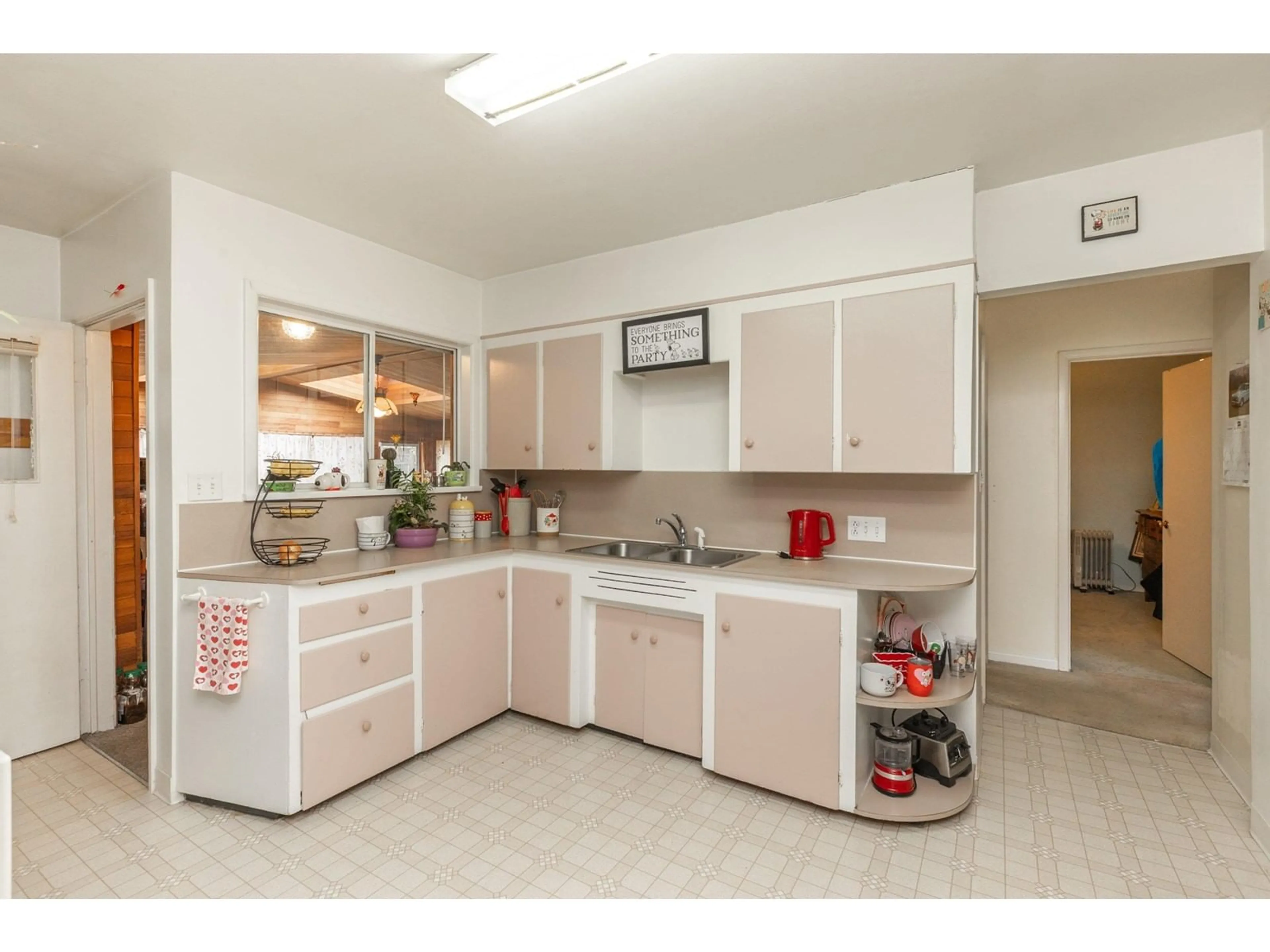 Standard kitchen, unknown for 10872 139A, Surrey British Columbia V3R3E5