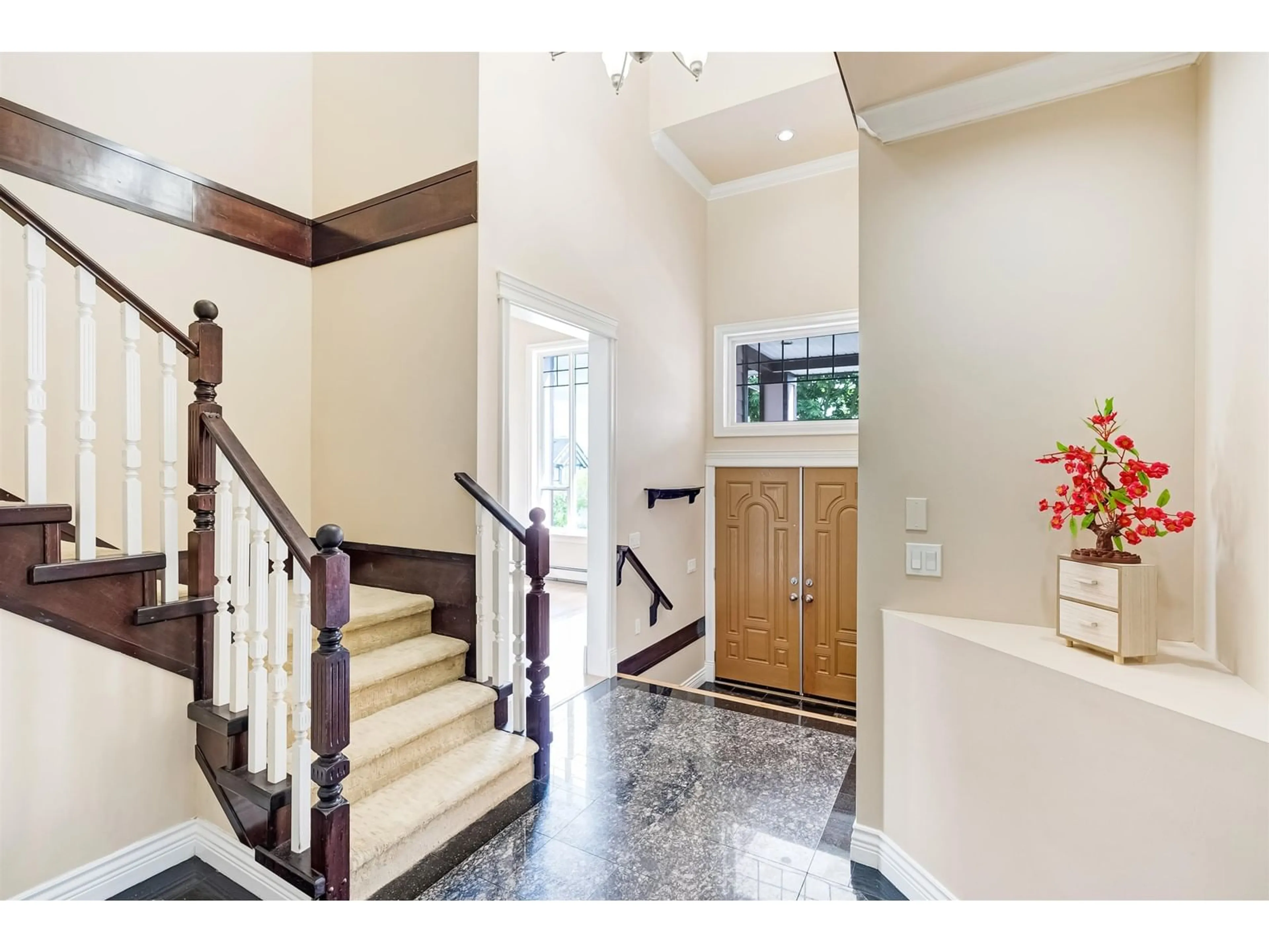 Indoor entryway for 7161 151, Surrey British Columbia V3S7Y8