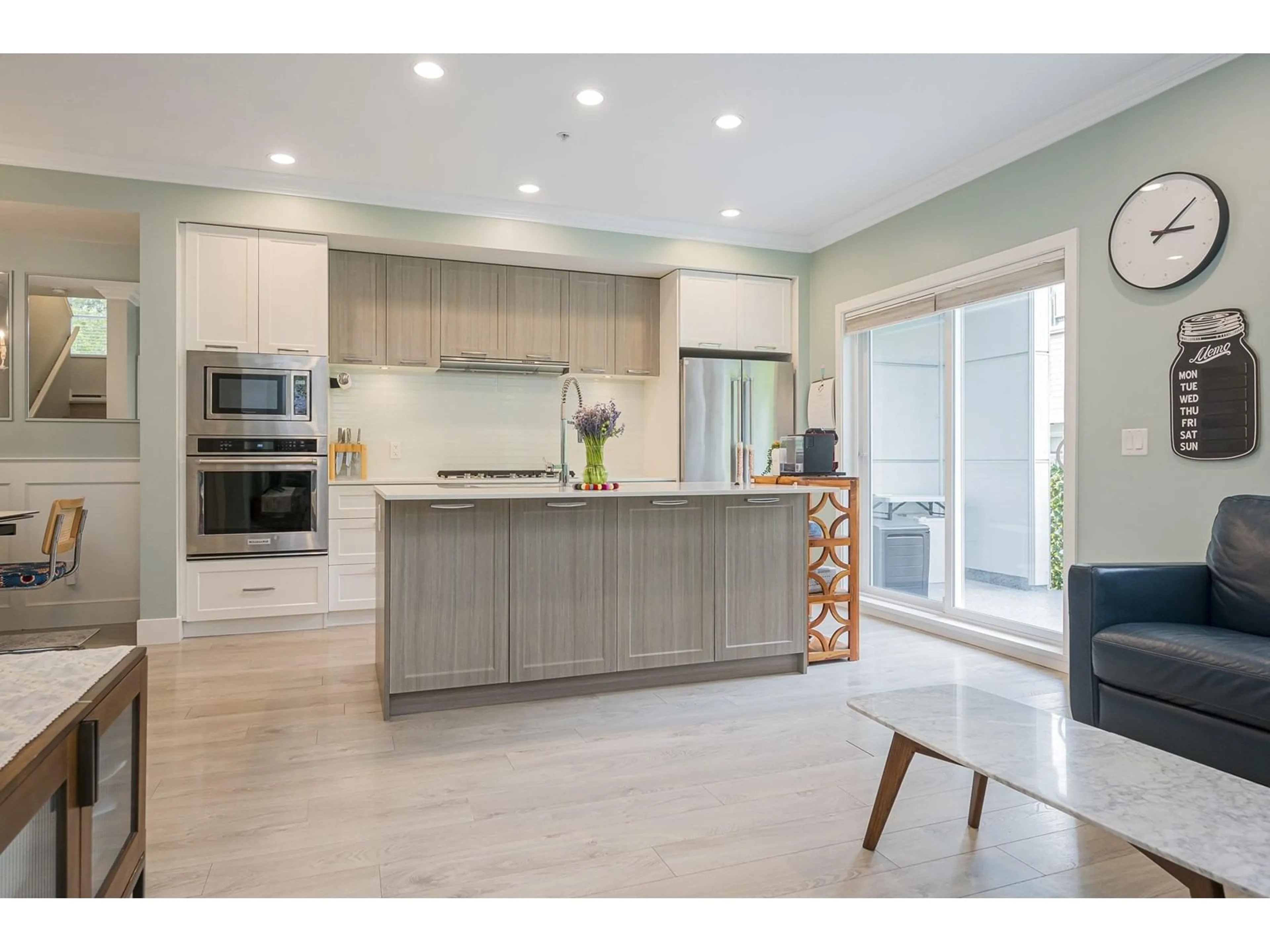 Open concept kitchen, unknown for 18 - 2958 159, Surrey British Columbia V3Z0R1