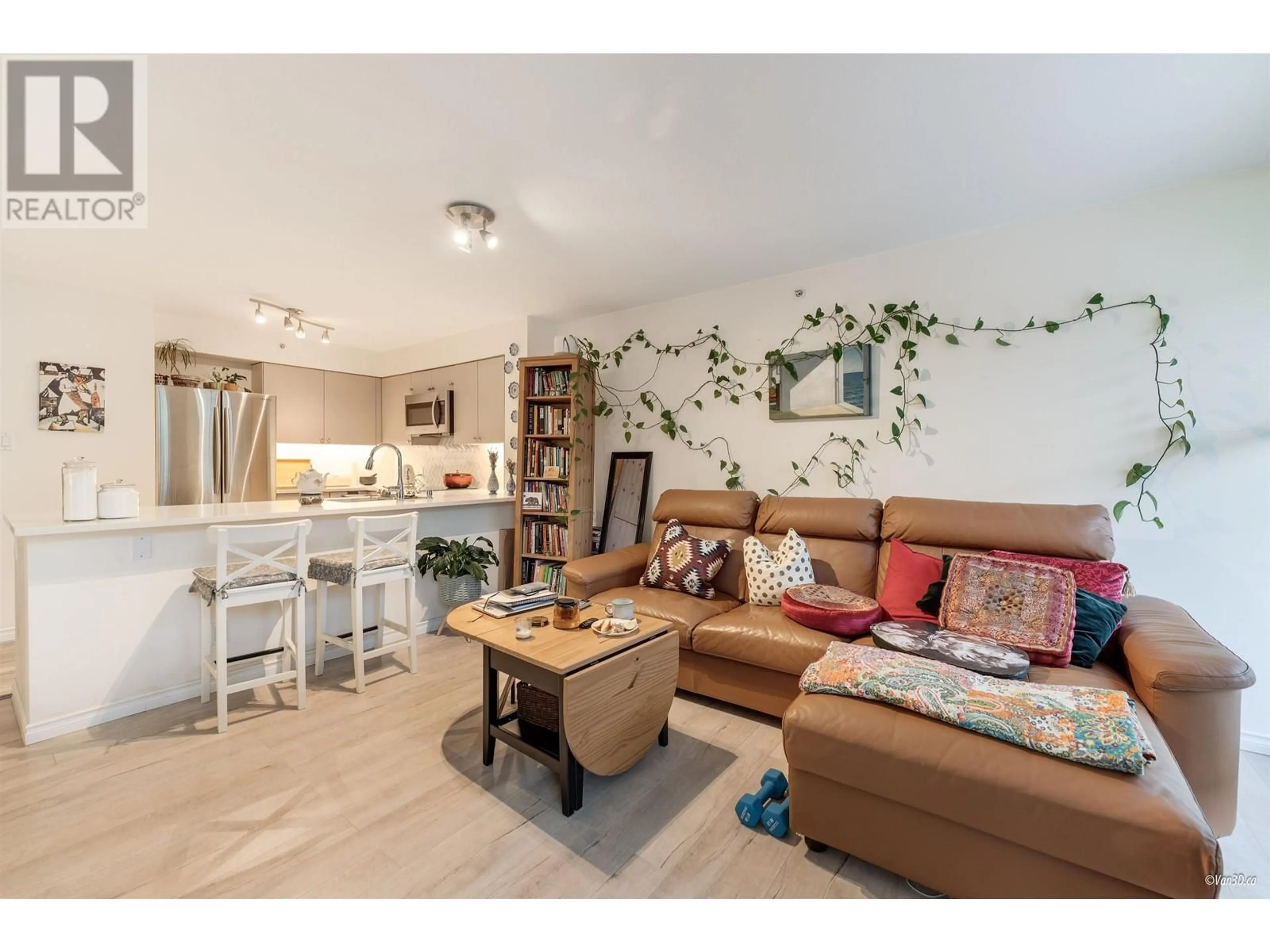 Living room with furniture, wood/laminate floor for 305 - 1277 NELSON STREET, Vancouver British Columbia V6E4M8
