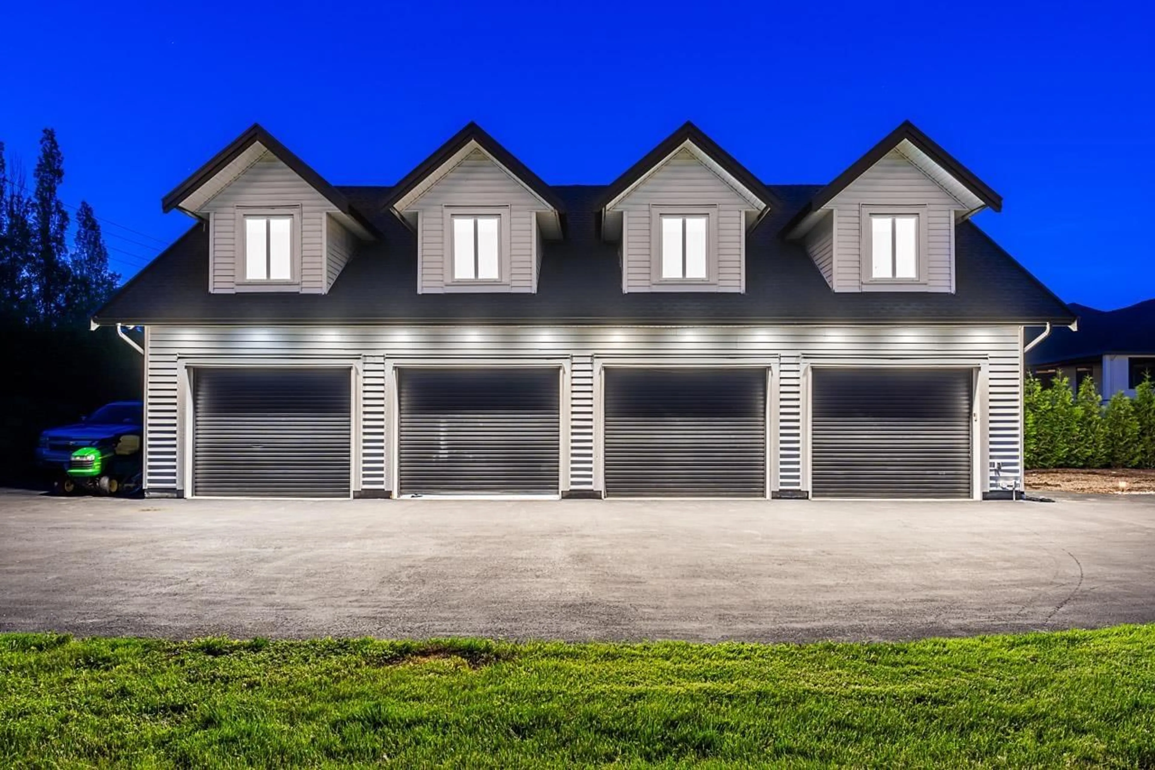 Indoor garage for 23127 75, Langley British Columbia V1M3S1