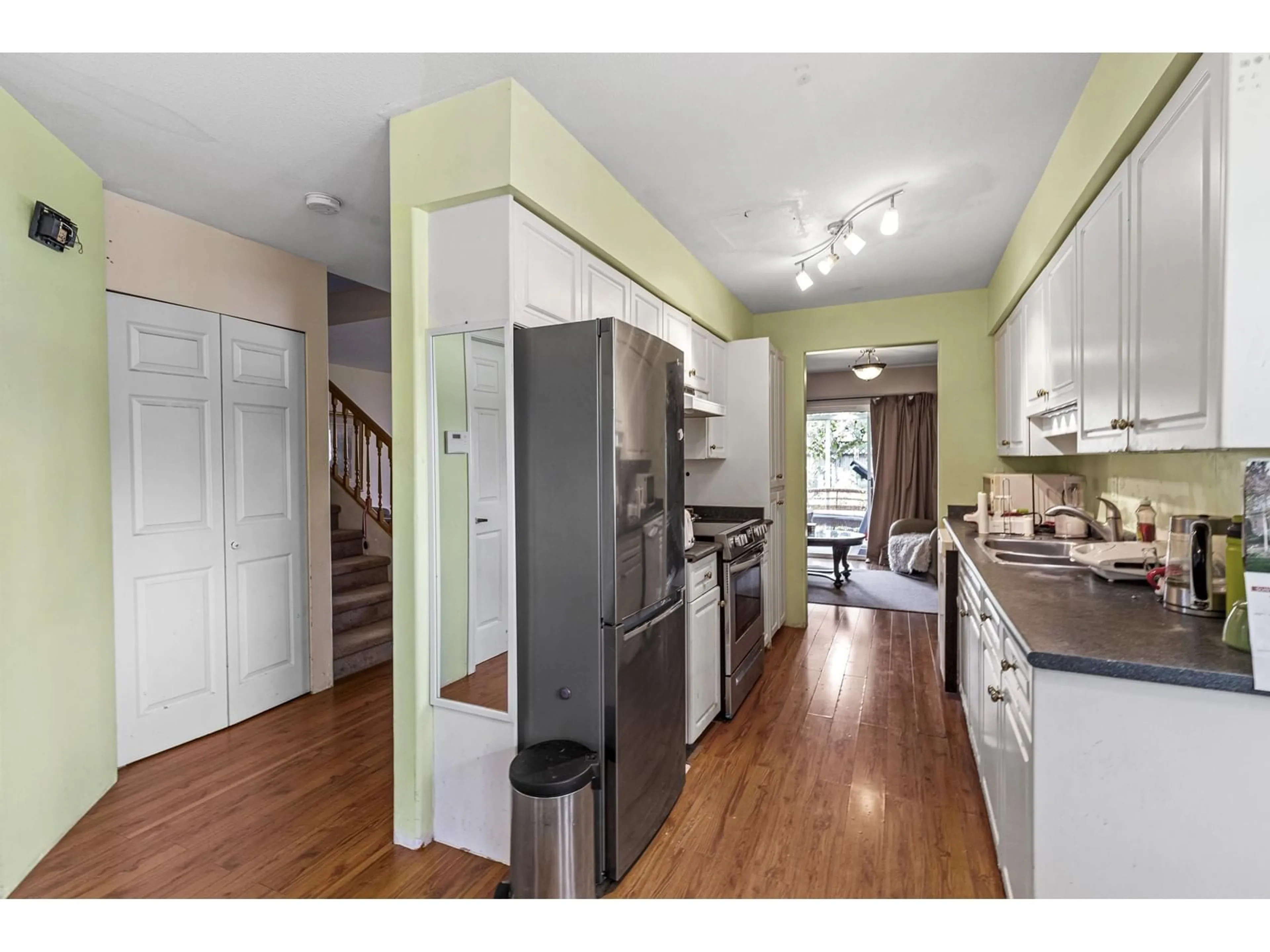 Open concept kitchen, wood/laminate floor for 5 - 32139 7TH, Mission British Columbia V2V2A9