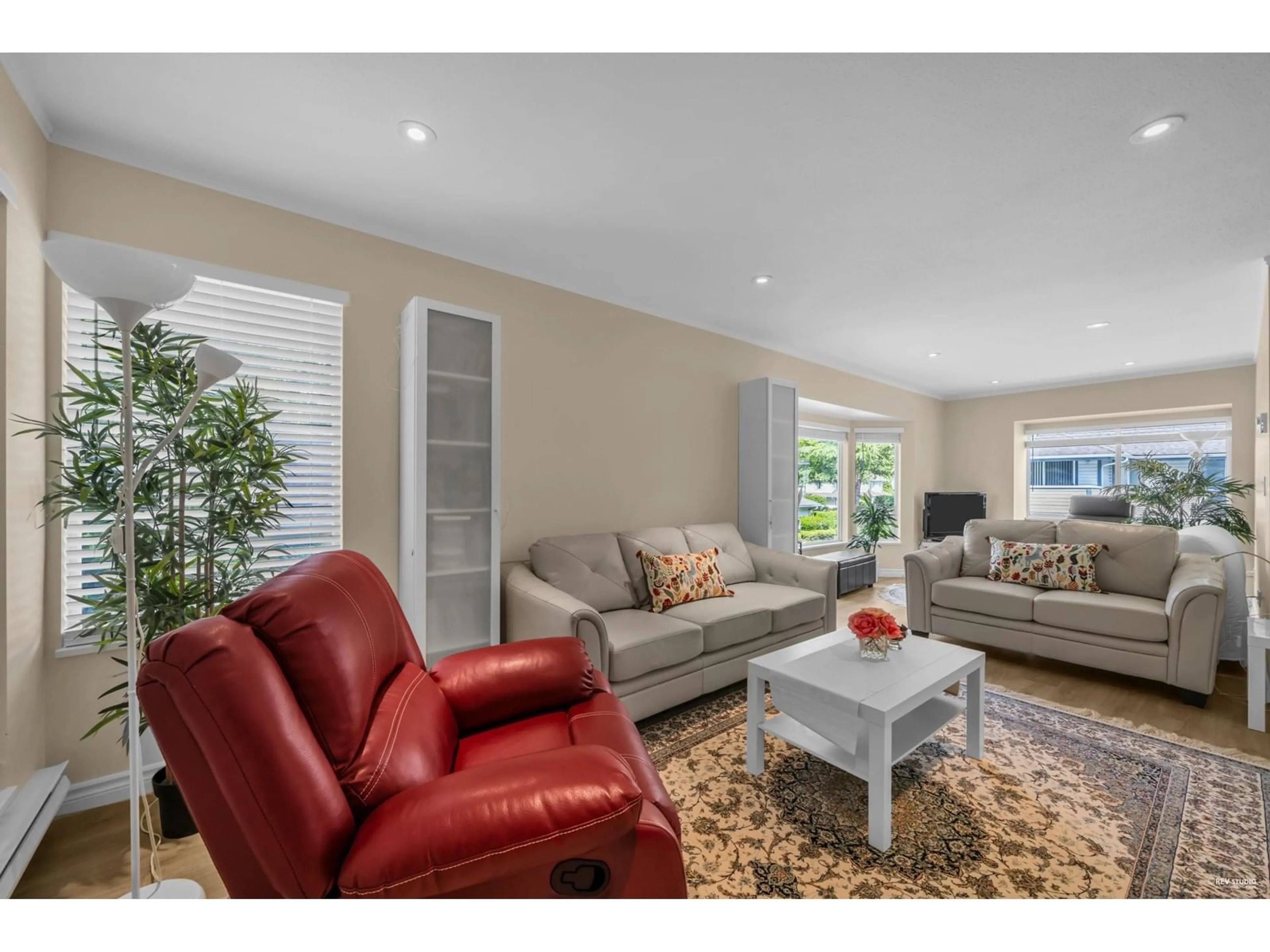 Living room with furniture, unknown for 12 - 9965 151, Surrey British Columbia V3R9N6