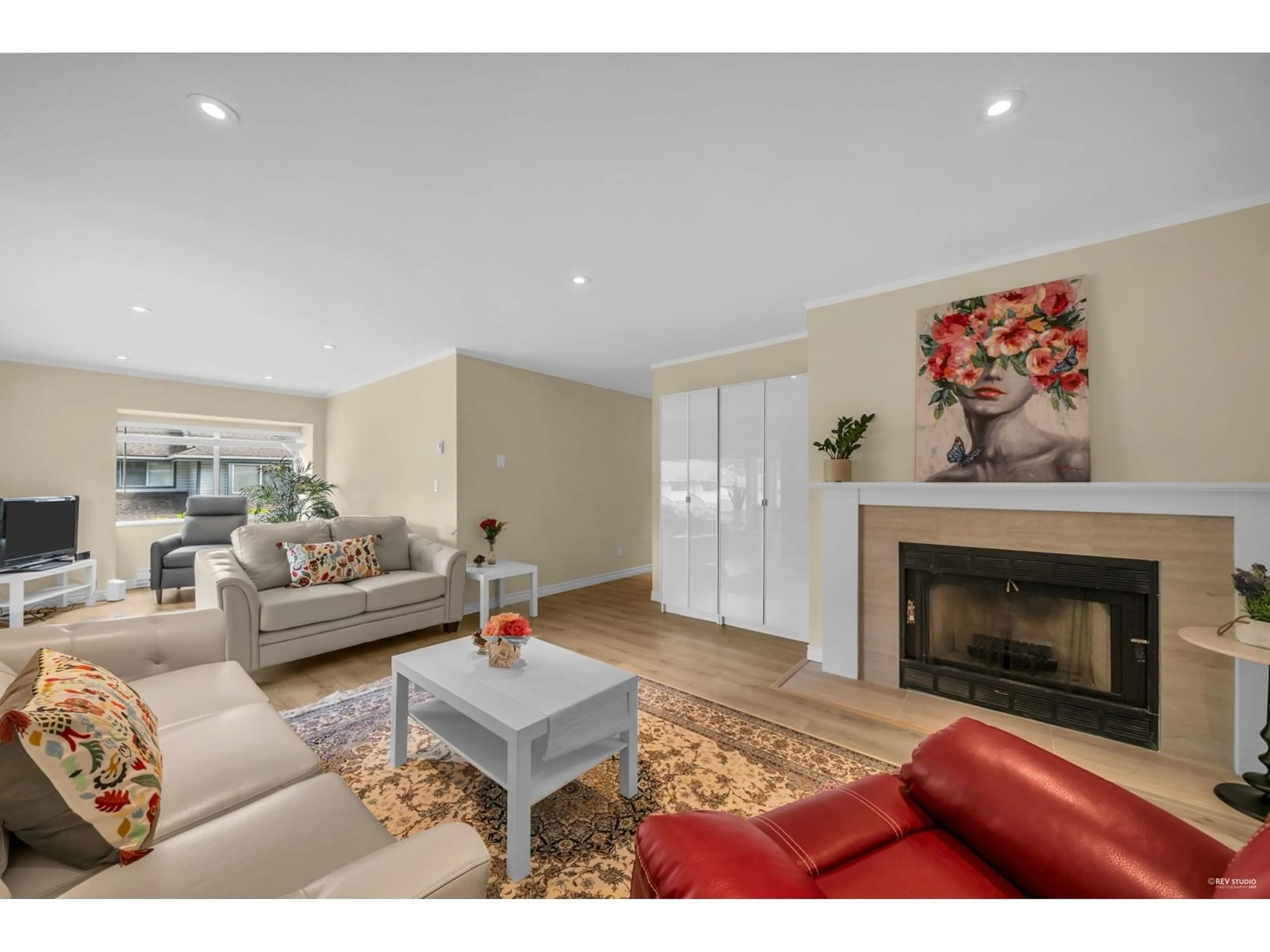 Living room with furniture, unknown for 12 - 9965 151, Surrey British Columbia V3R9N6
