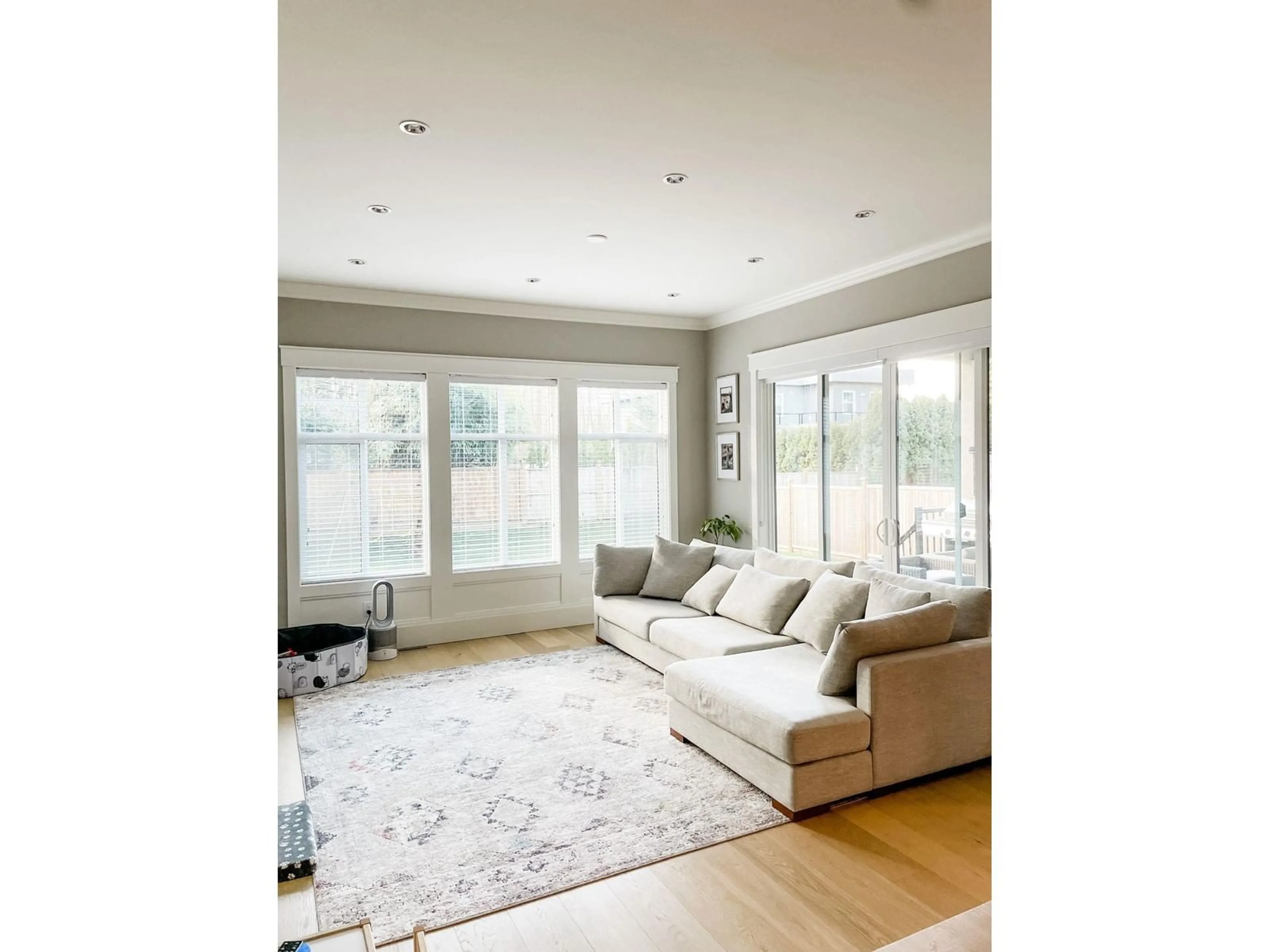 Living room with furniture, unknown for 17138 0A, Surrey British Columbia V3Z0Y9