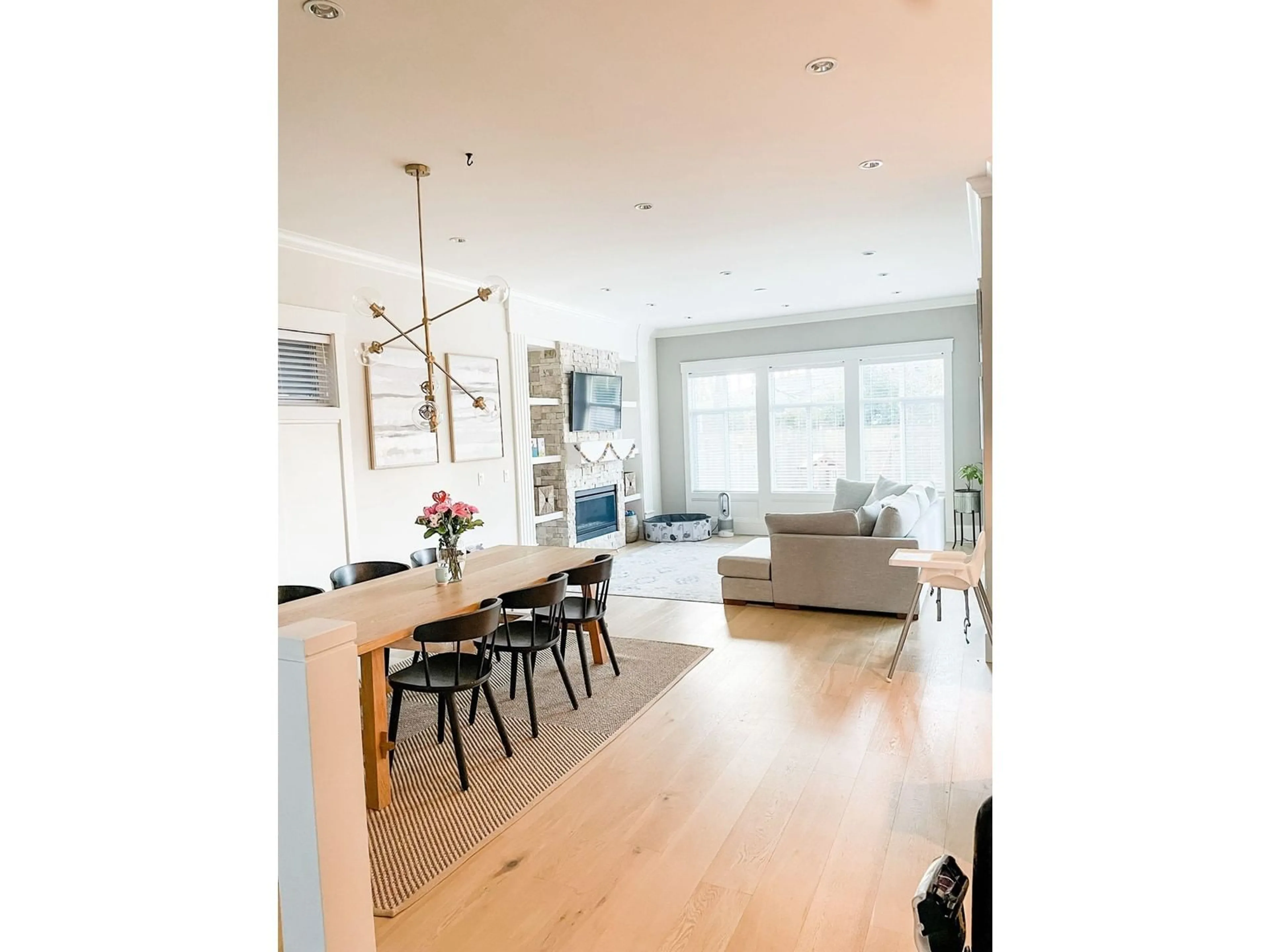 Open concept kitchen, wood/laminate floor for 17138 0A, Surrey British Columbia V3Z0Y9