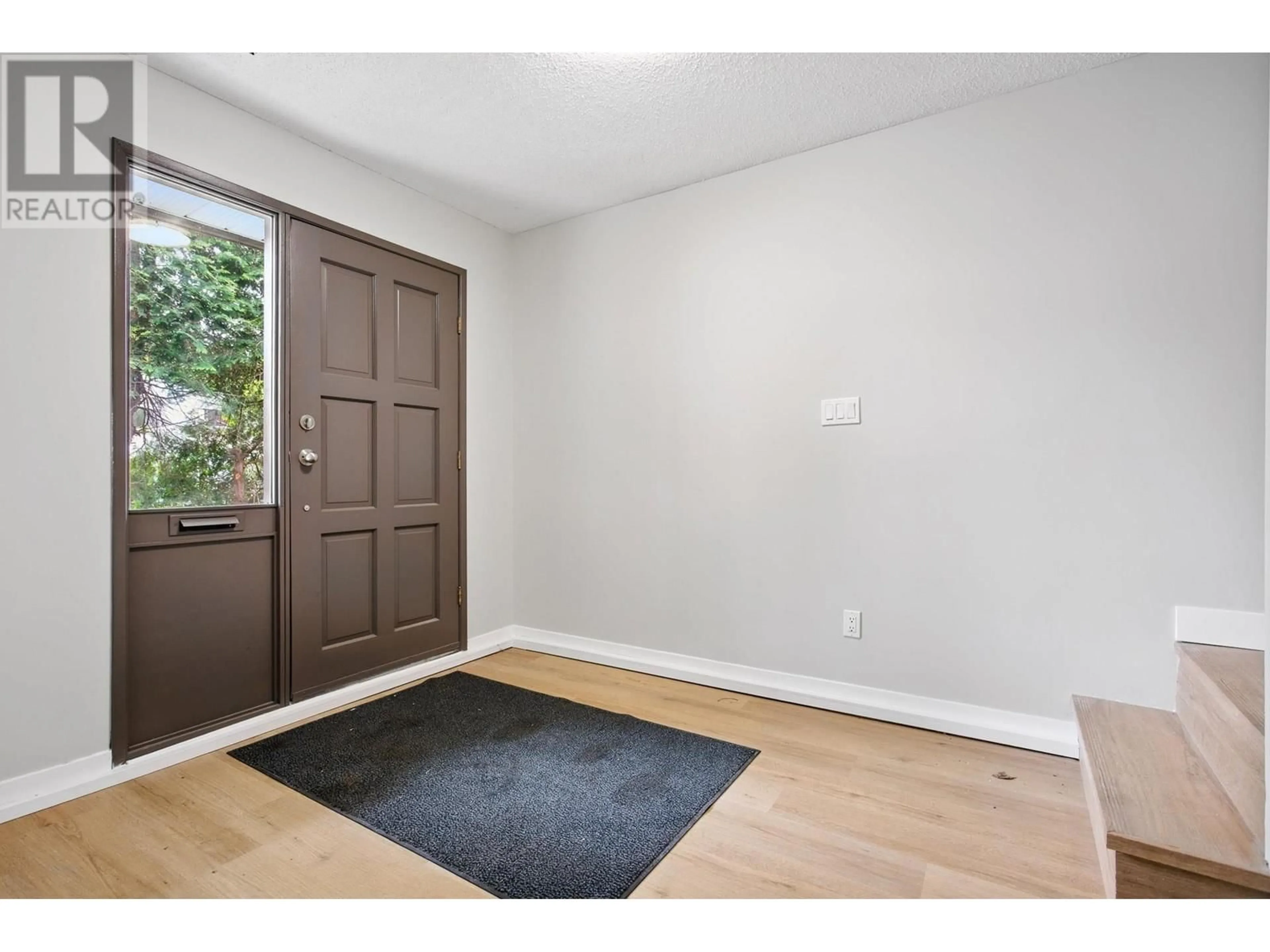 Indoor entryway for 3233 MAYNE CRESCENT, Coquitlam British Columbia V3E1C9