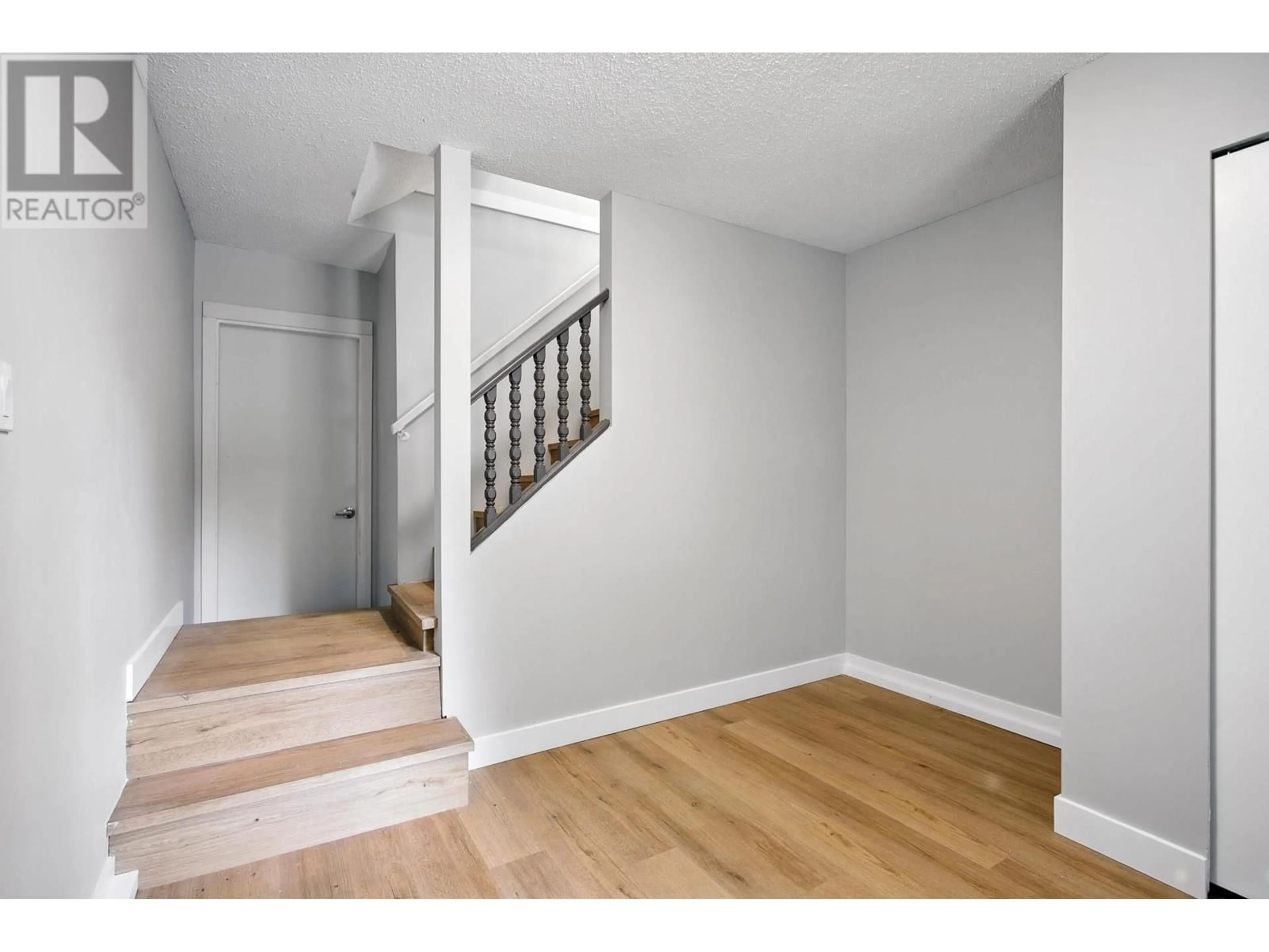Indoor entryway for 3233 MAYNE CRESCENT, Coquitlam British Columbia V3E1C9