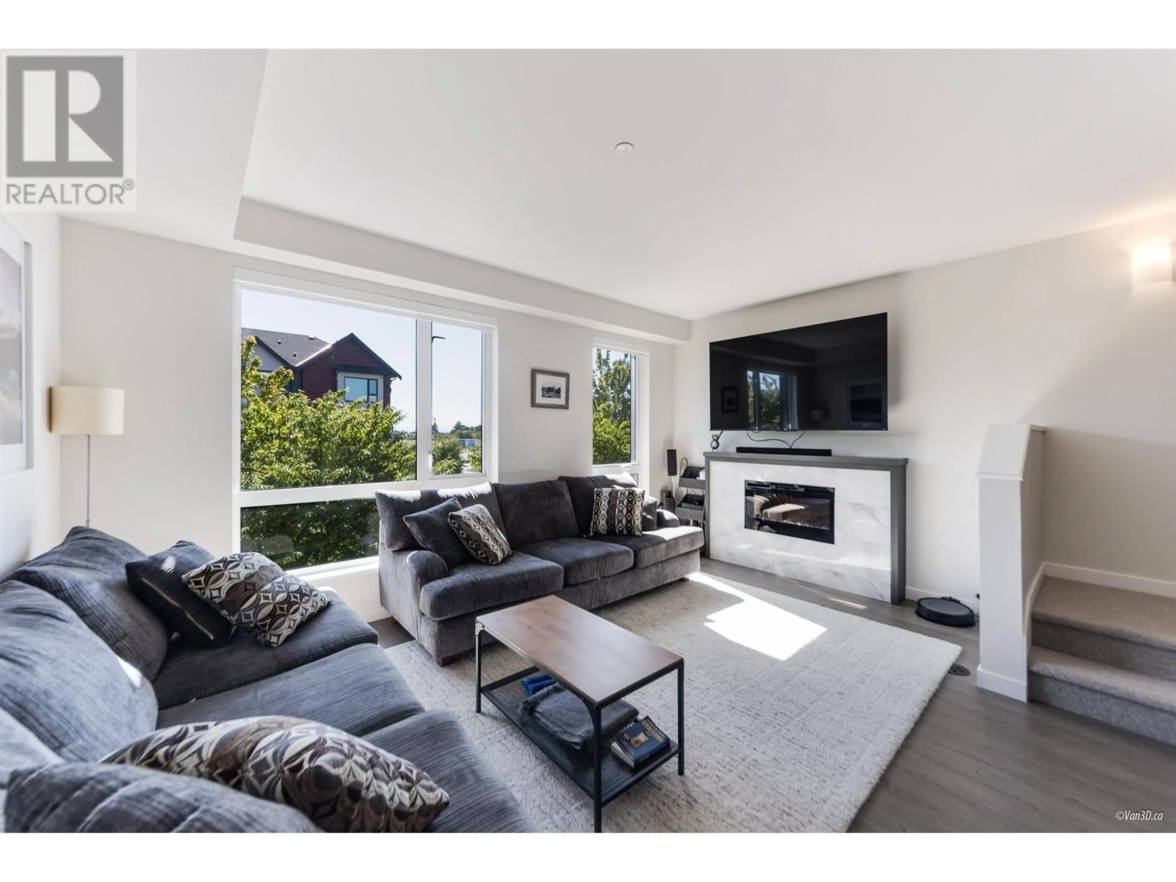Living room with furniture, unknown for 221 - 4738 HEMLOCK WAY, Tsawwassen British Columbia V4M0E3