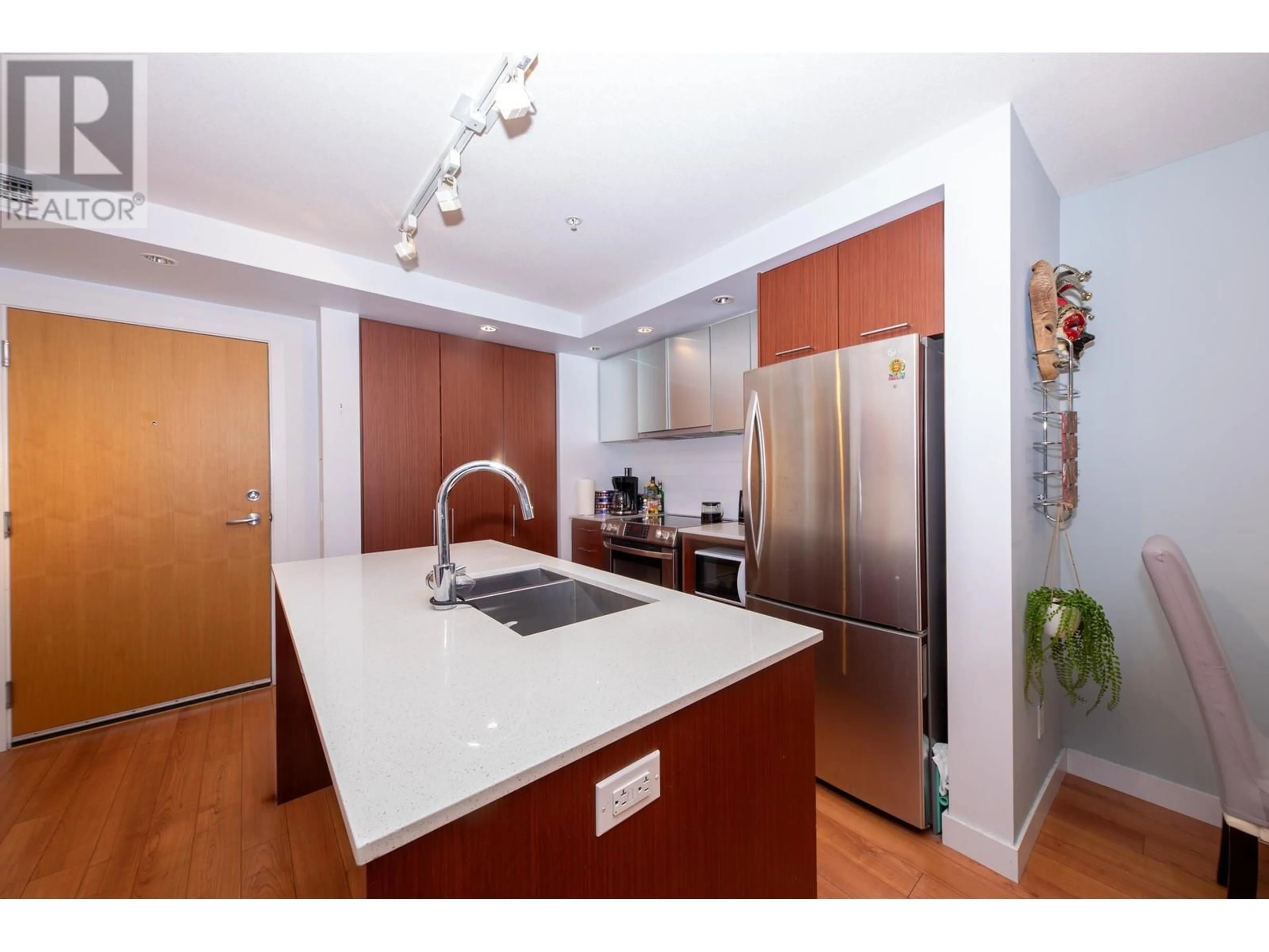 Standard kitchen, unknown for 414 - 221 3RD STREET, North Vancouver British Columbia V7L0C1