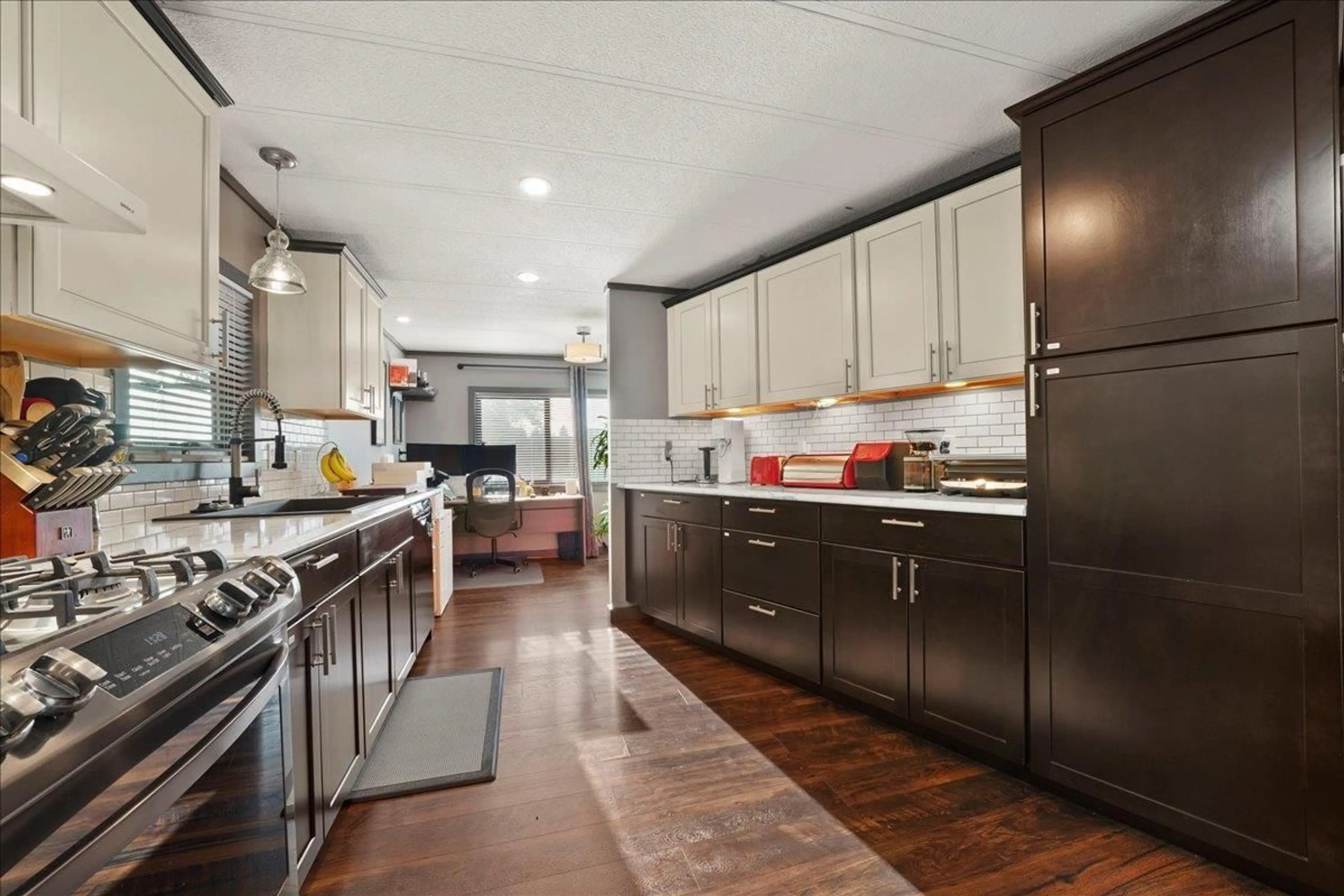Open concept kitchen, unknown for 340 - 1840 160, Surrey British Columbia V4A4X4