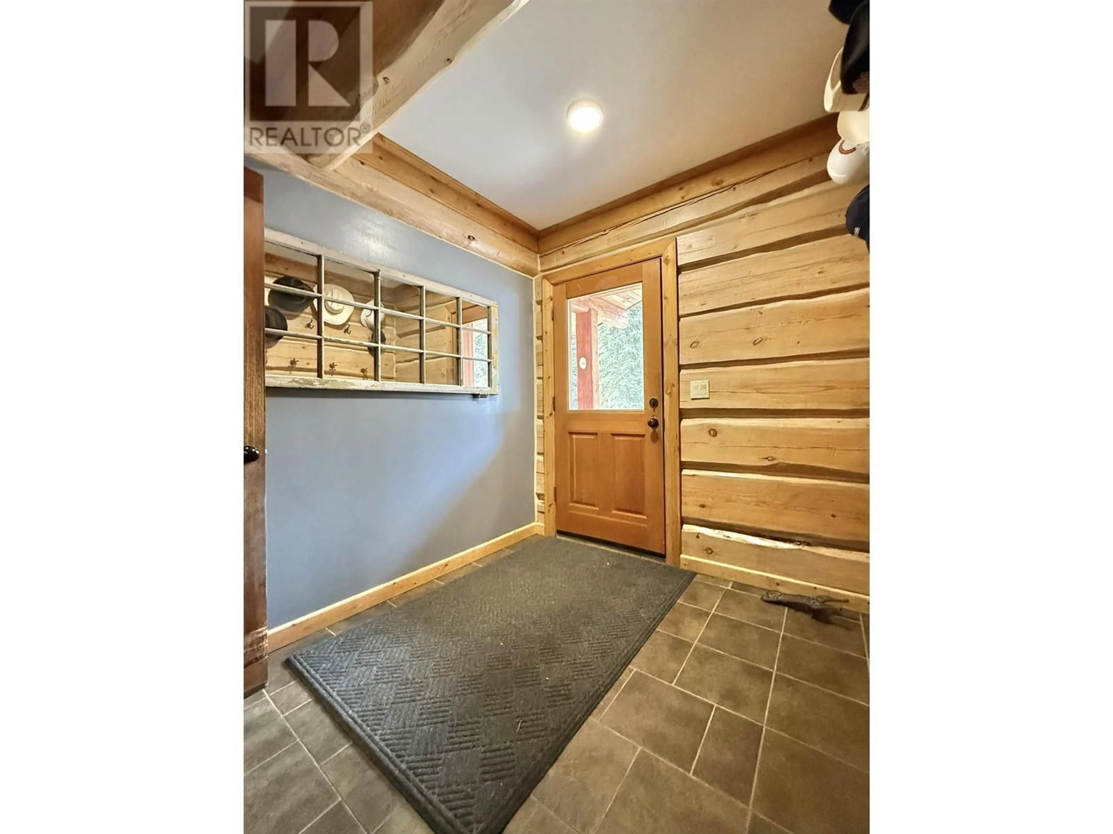 Indoor entryway for 4217 LAKEVIEW ROAD, Williams Lake British Columbia V0K1G0