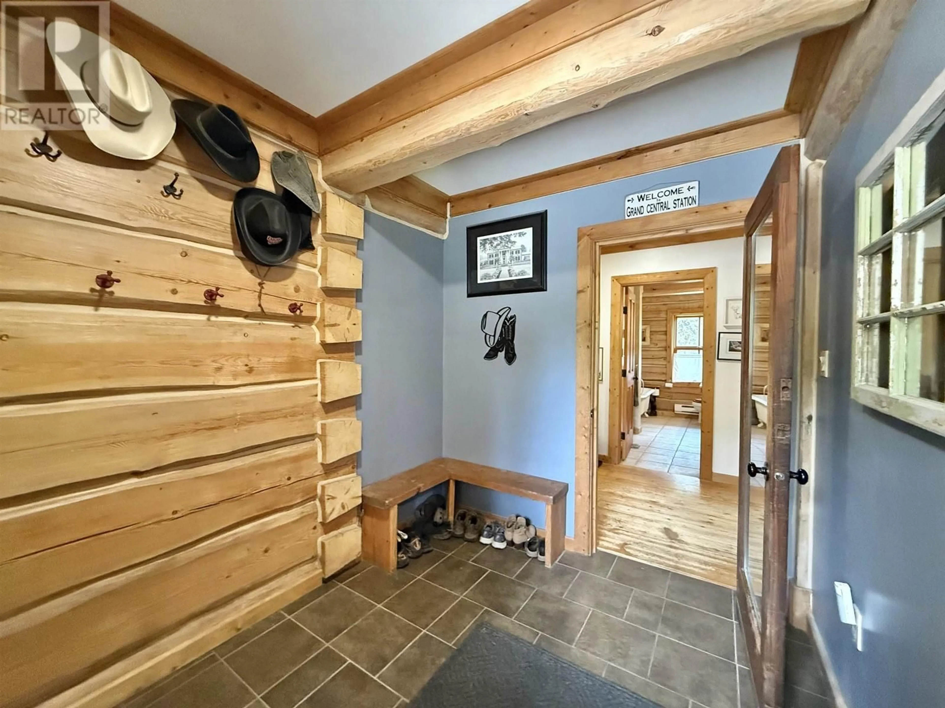 Indoor entryway for 4217 LAKEVIEW ROAD, Williams Lake British Columbia V0K1G0