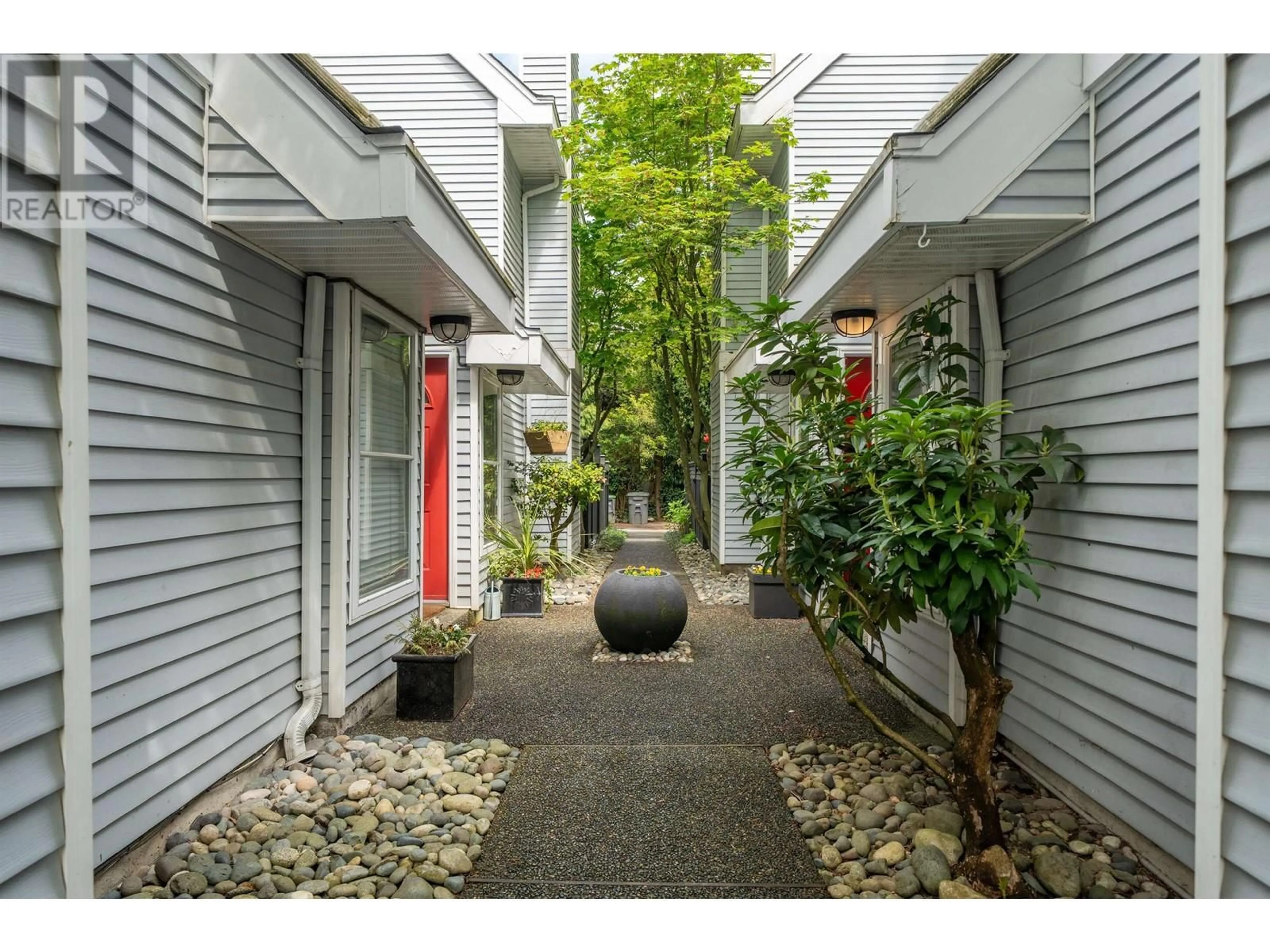 Patio, street for 3661 8TH AVENUE, Vancouver British Columbia V6R1Y9