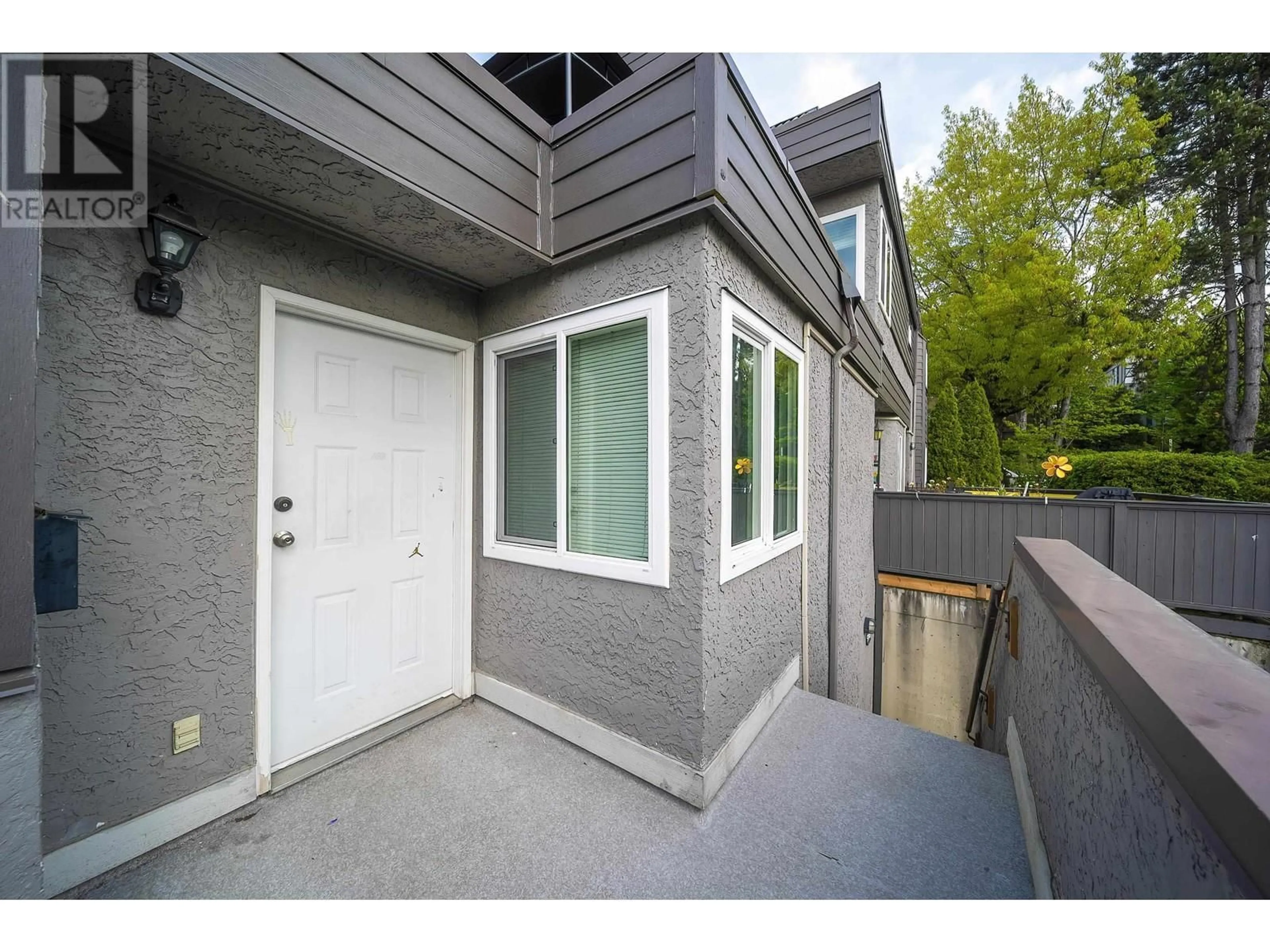 Patio, street for 5146 HASTINGS STREET, Burnaby British Columbia V5B1P6