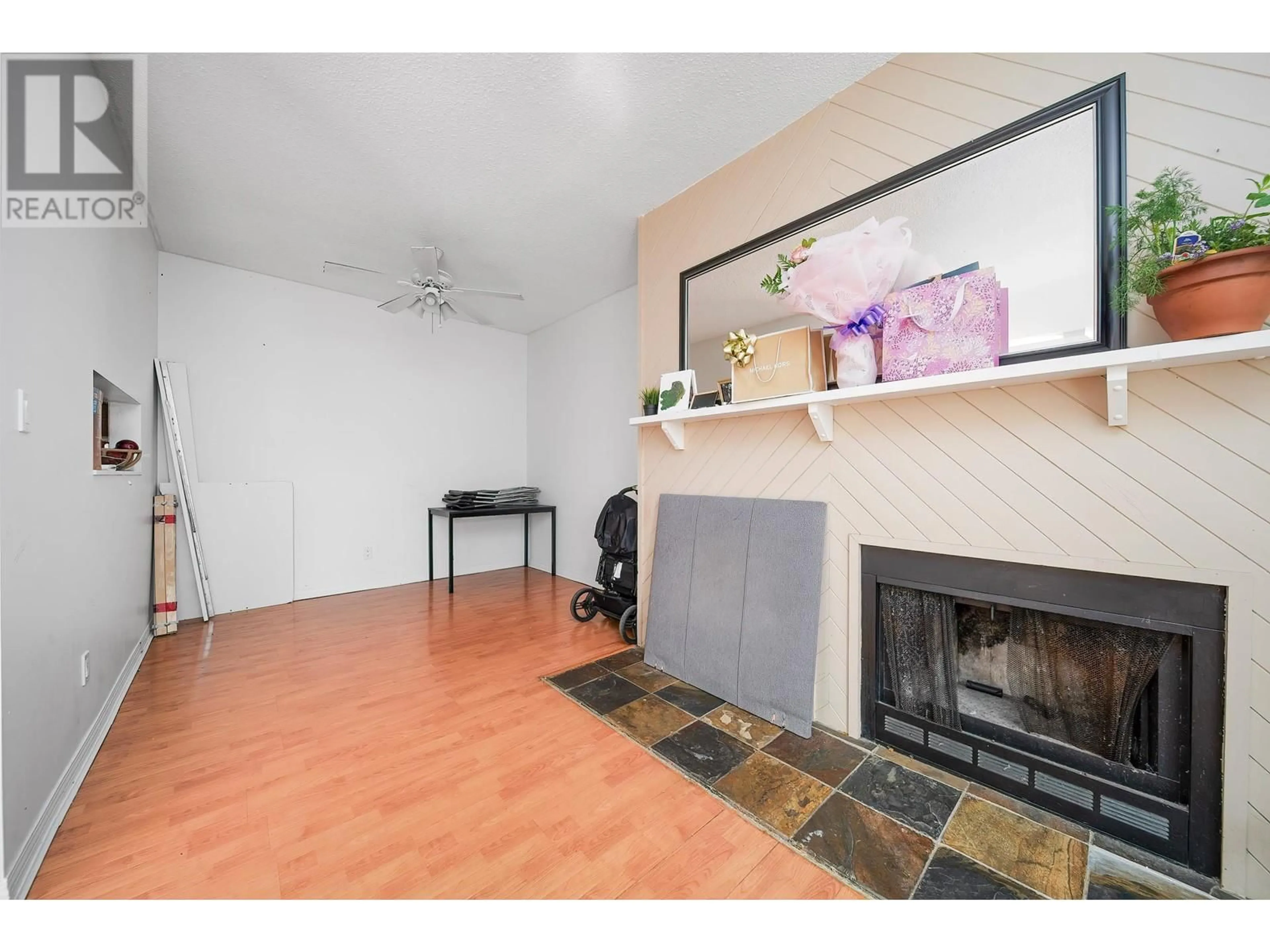 A pic of a room for 5146 HASTINGS STREET, Burnaby British Columbia V5B1P6