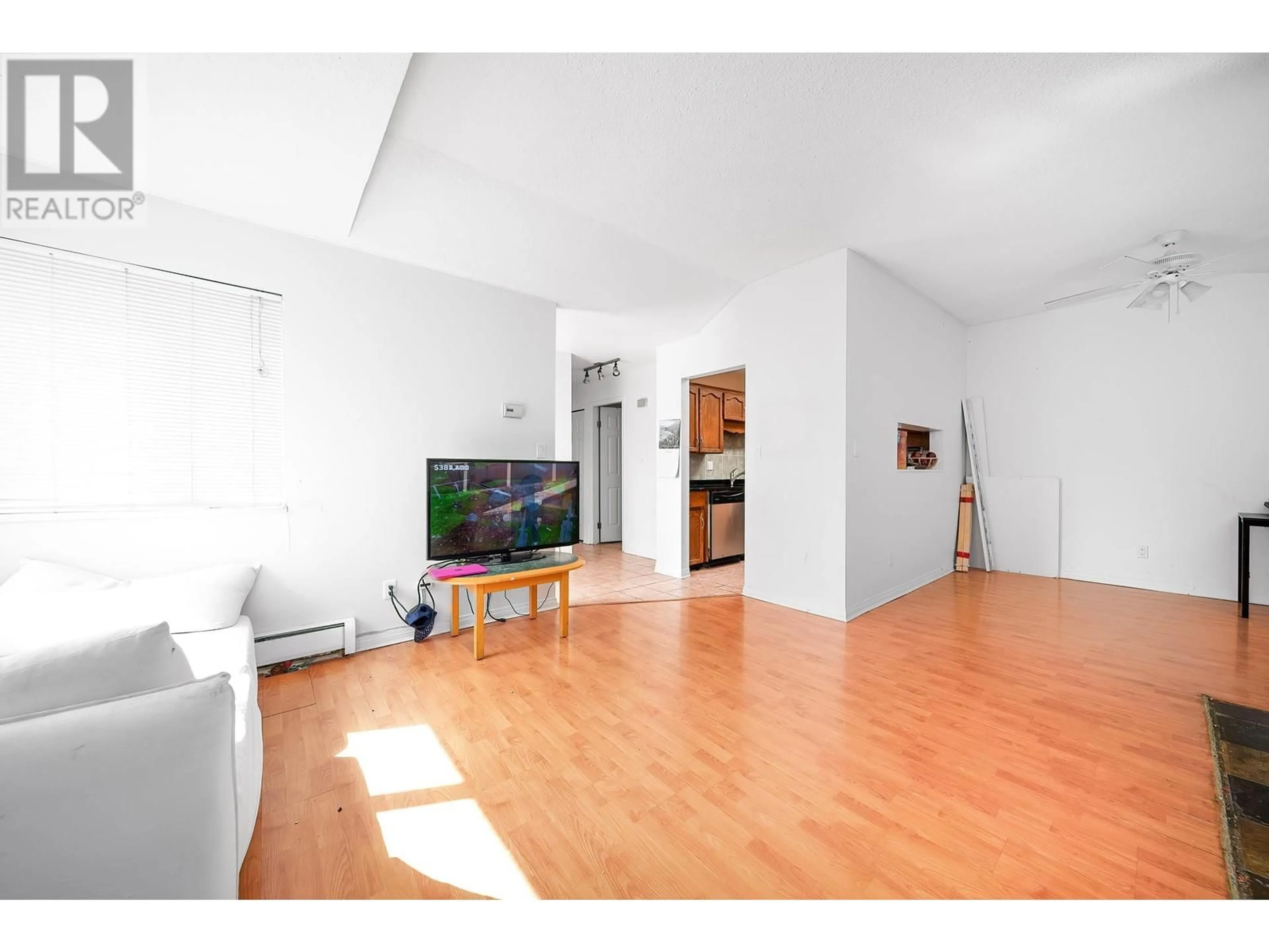 A pic of a room for 5146 HASTINGS STREET, Burnaby British Columbia V5B1P6