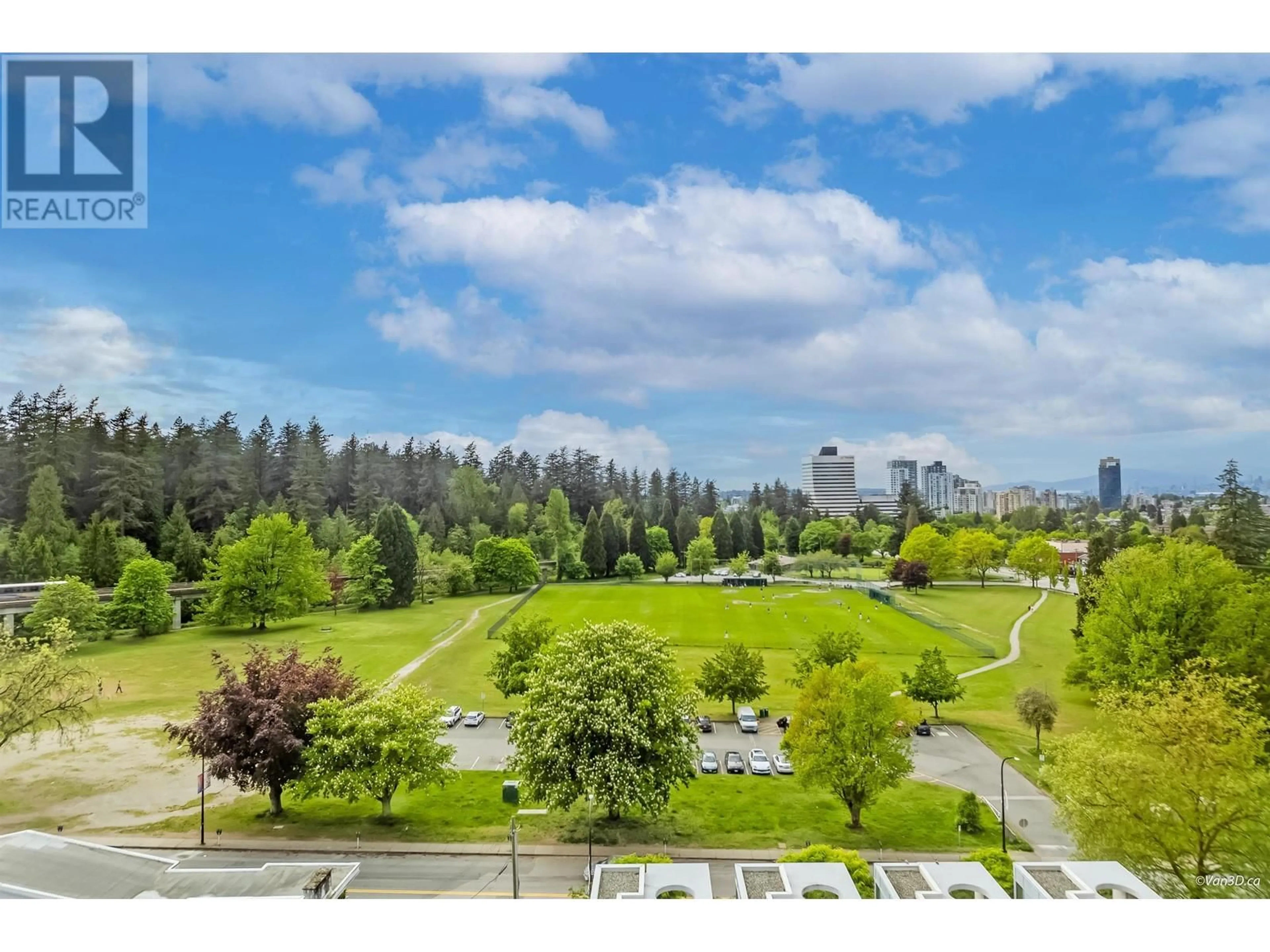 A pic from outside/outdoor area/front of a property/back of a property/a pic from drone, mountain view for 1106 - 5883 BARKER AVENUE, Burnaby British Columbia V5H0G4