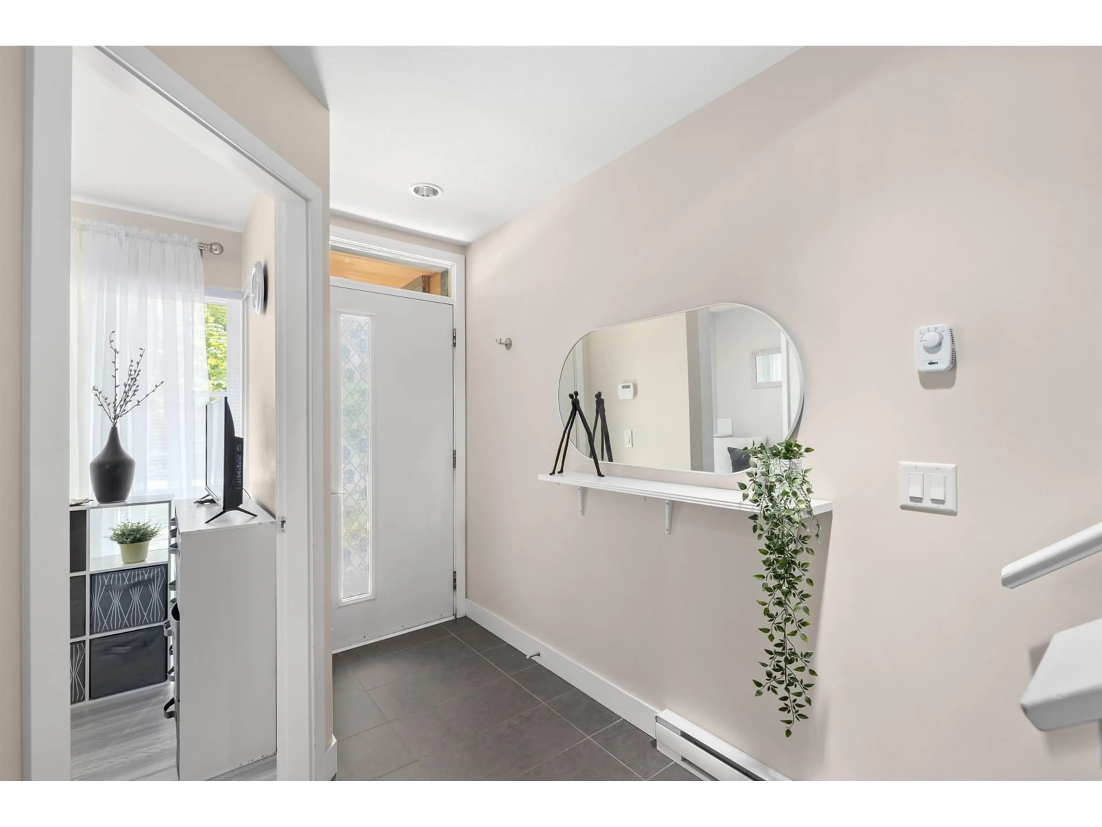 Indoor entryway for 76 - 16222 23A, Surrey British Columbia V3Z6P4